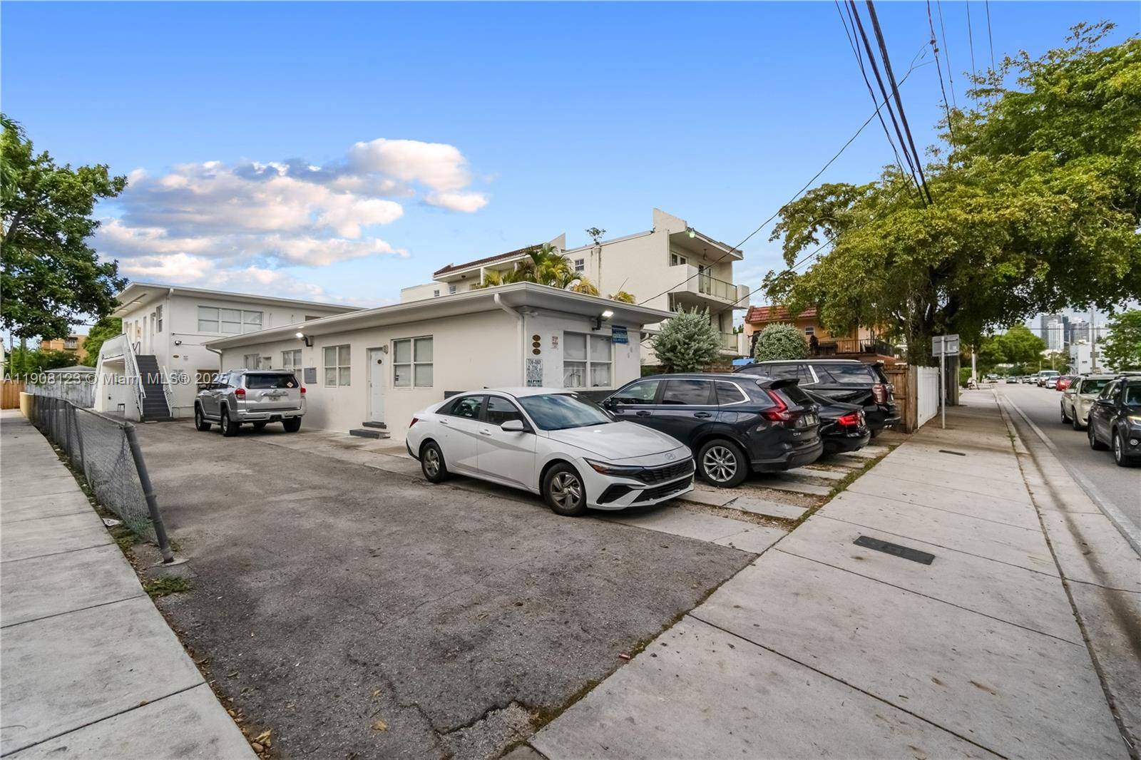 1131 SW 7th StMiami - picture