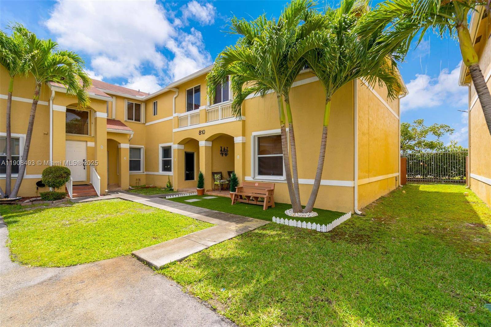810 NE 212th TerMiami - Townhouse condo unit 2 - picture