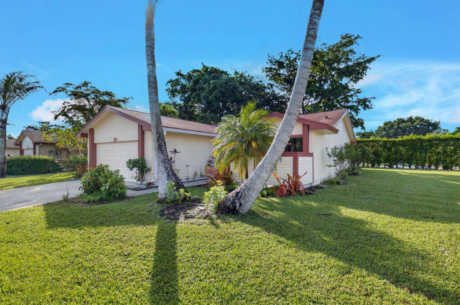 29 FawlklandBoynton Beach - picture