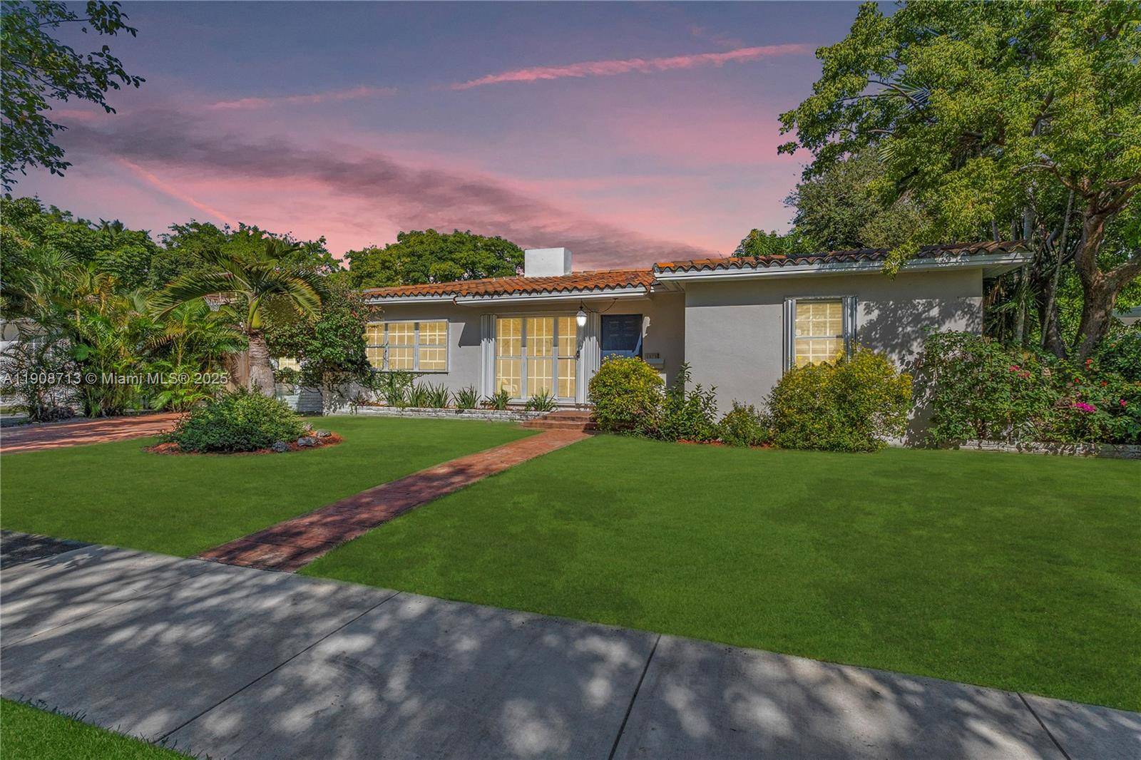 1875 Alamanda DrNorth Miami - picture