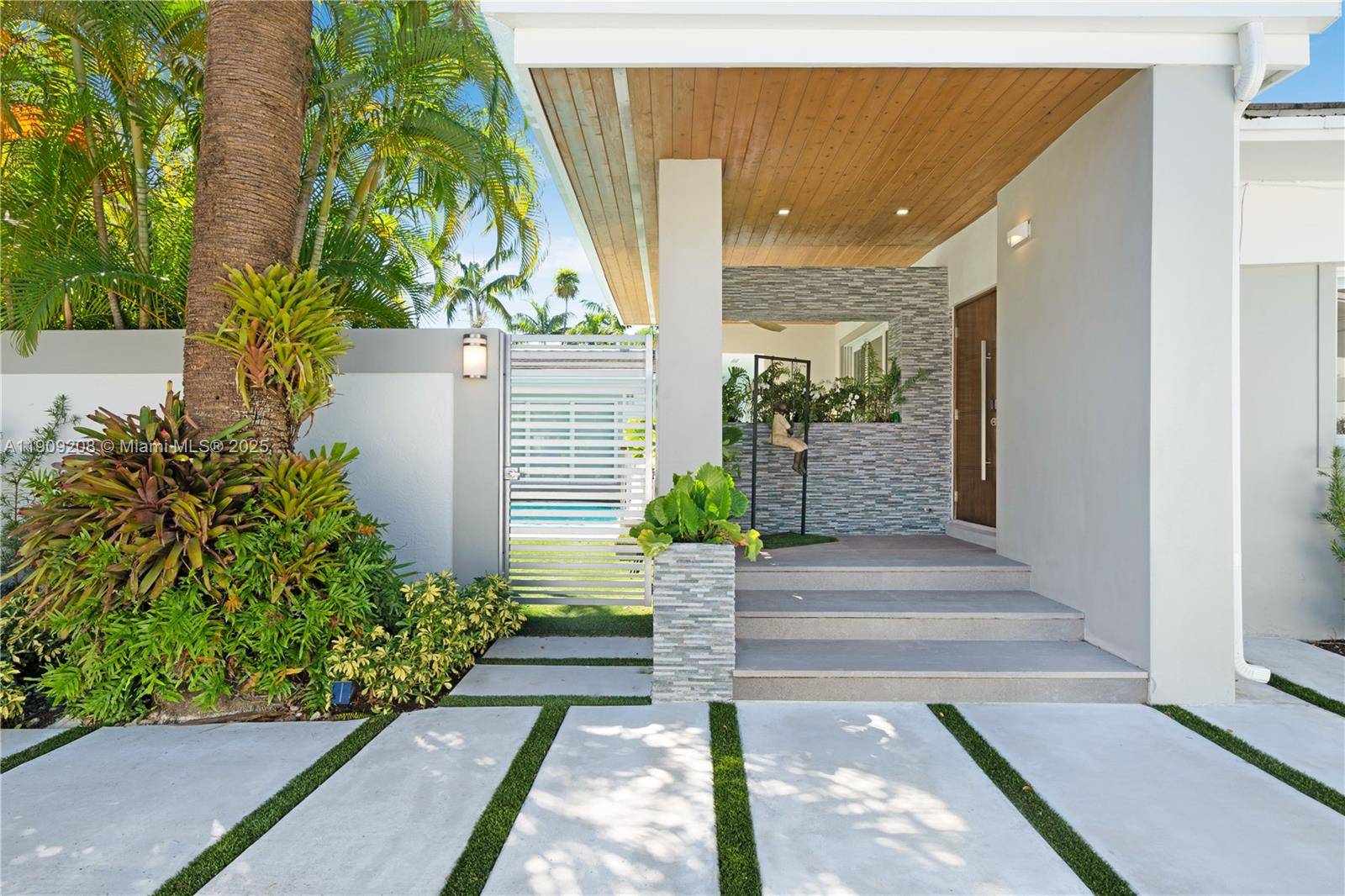 1616 S Bayshore DrMiami - picture