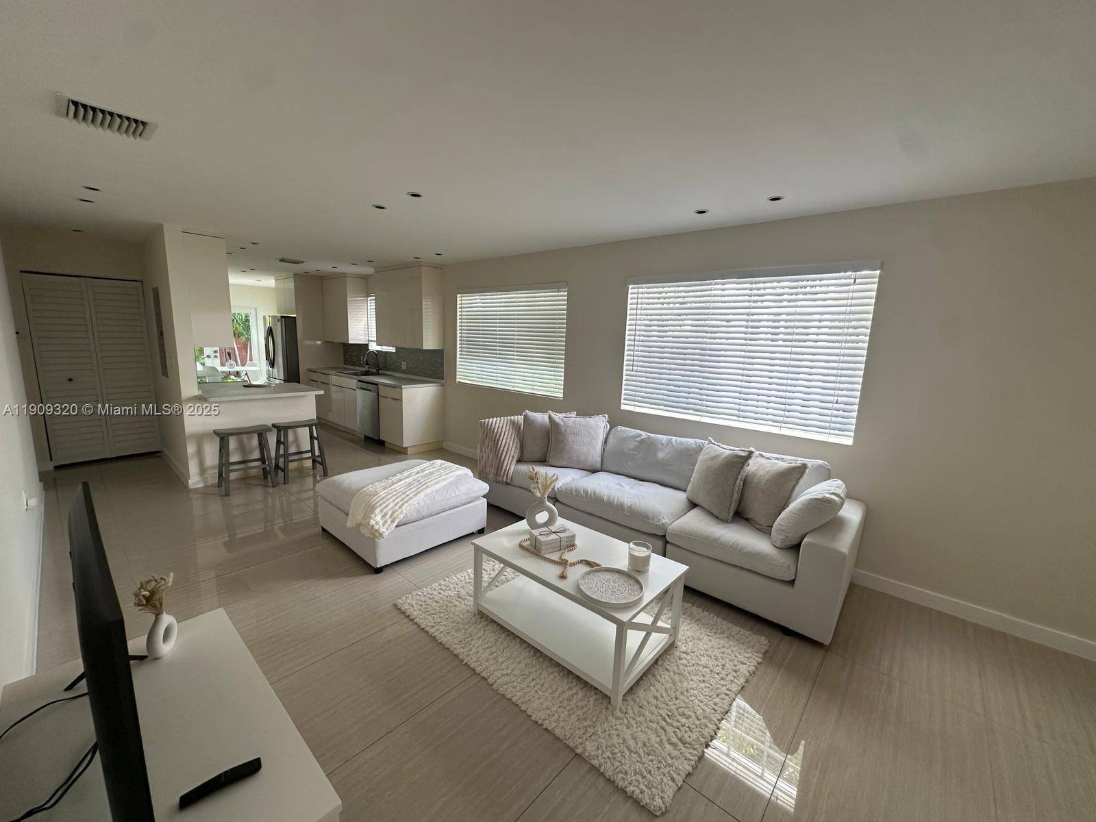 9464 Abbott AveSurfside - picture