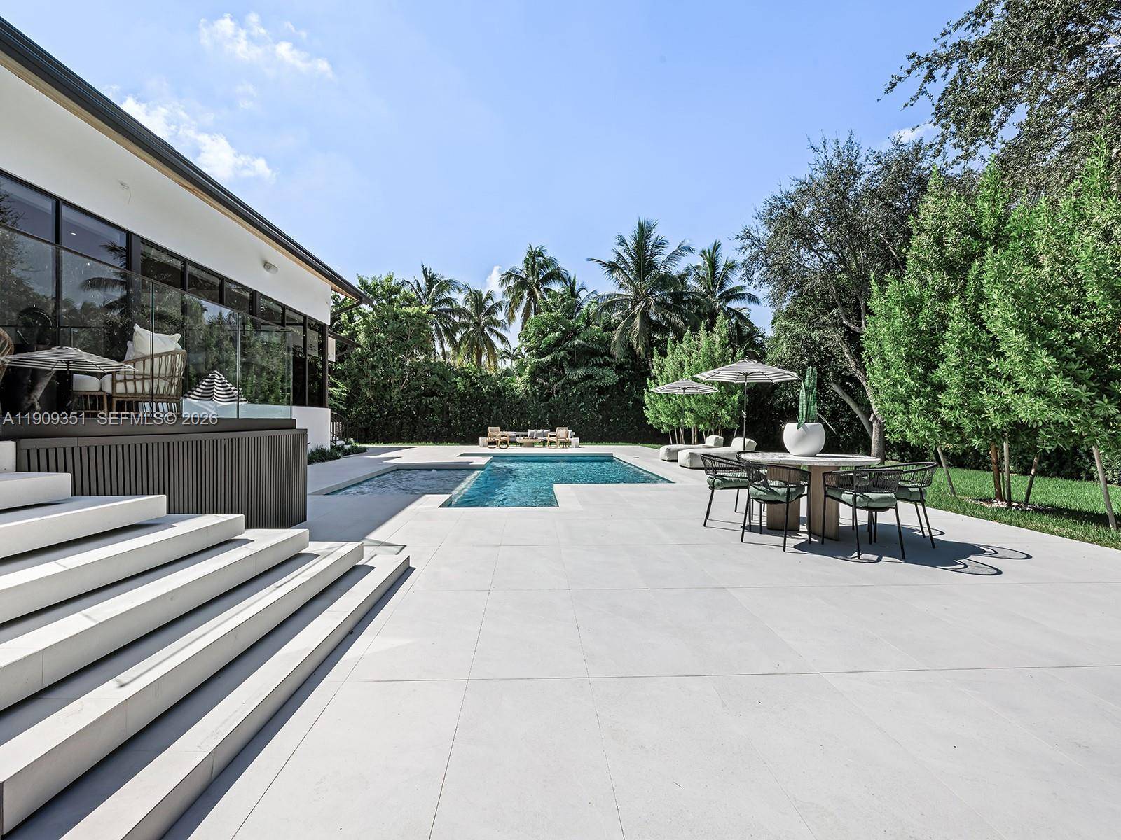 7910 Los Pinos CirCoral Gables - picture
