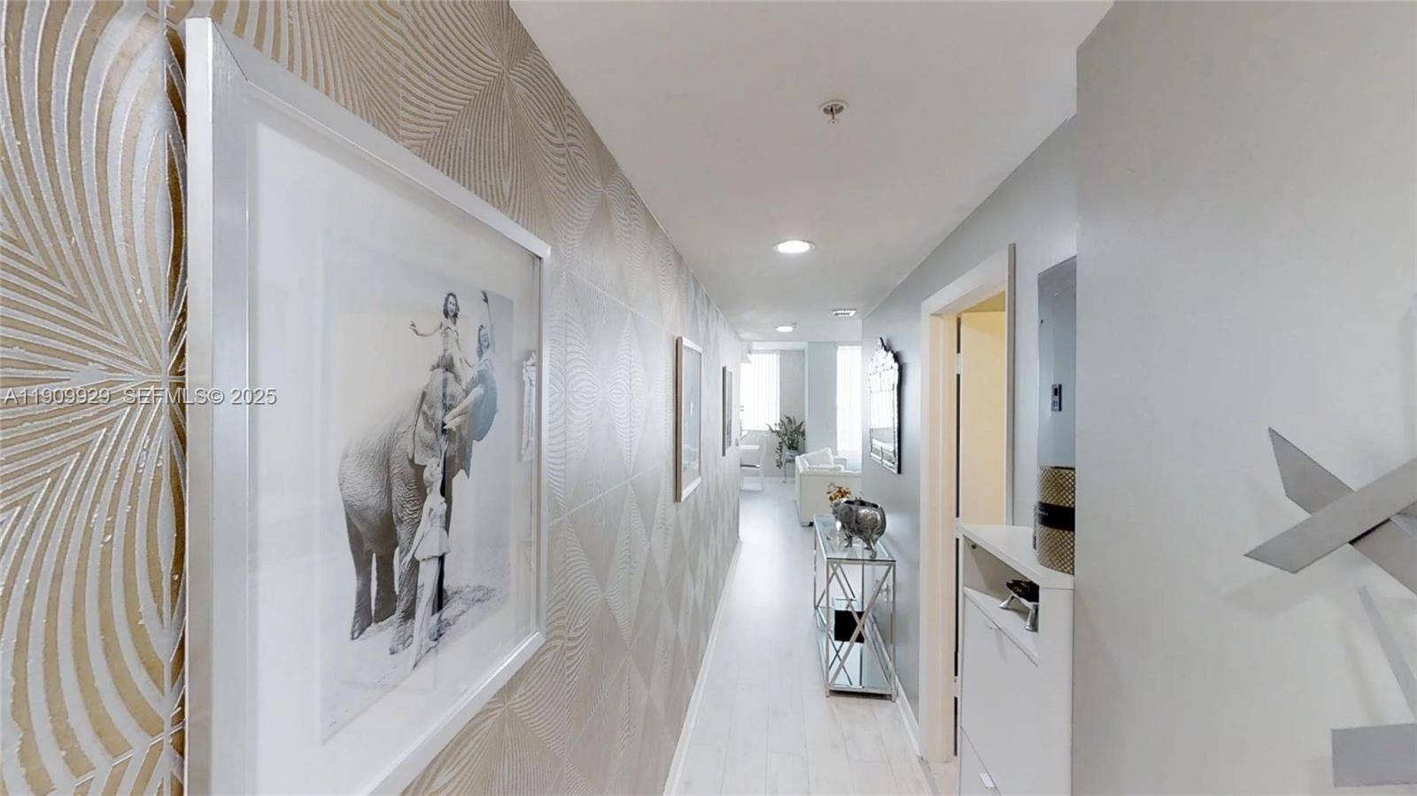 253 NE 2nd StMiami - Condo/Co-Op/Annual,Condo condo unit 1602 - picture