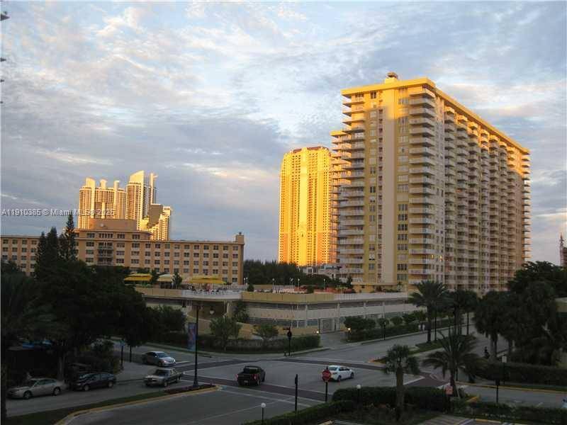 231 174th STSunny Isles Beach - Condo 5+ Stories,Condo condo unit 320 - picture