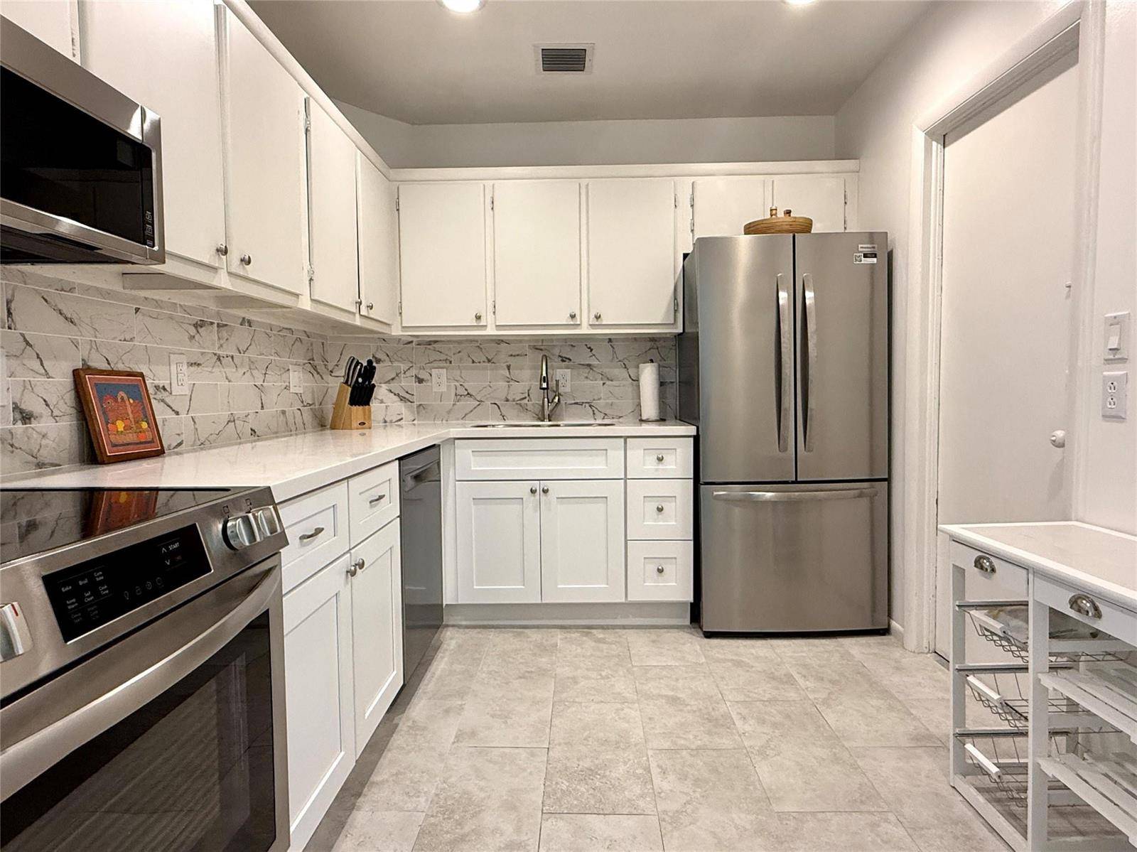 669 W Oakland ParkOakland Park - Oakland Grove Village condo unit 220b - picture