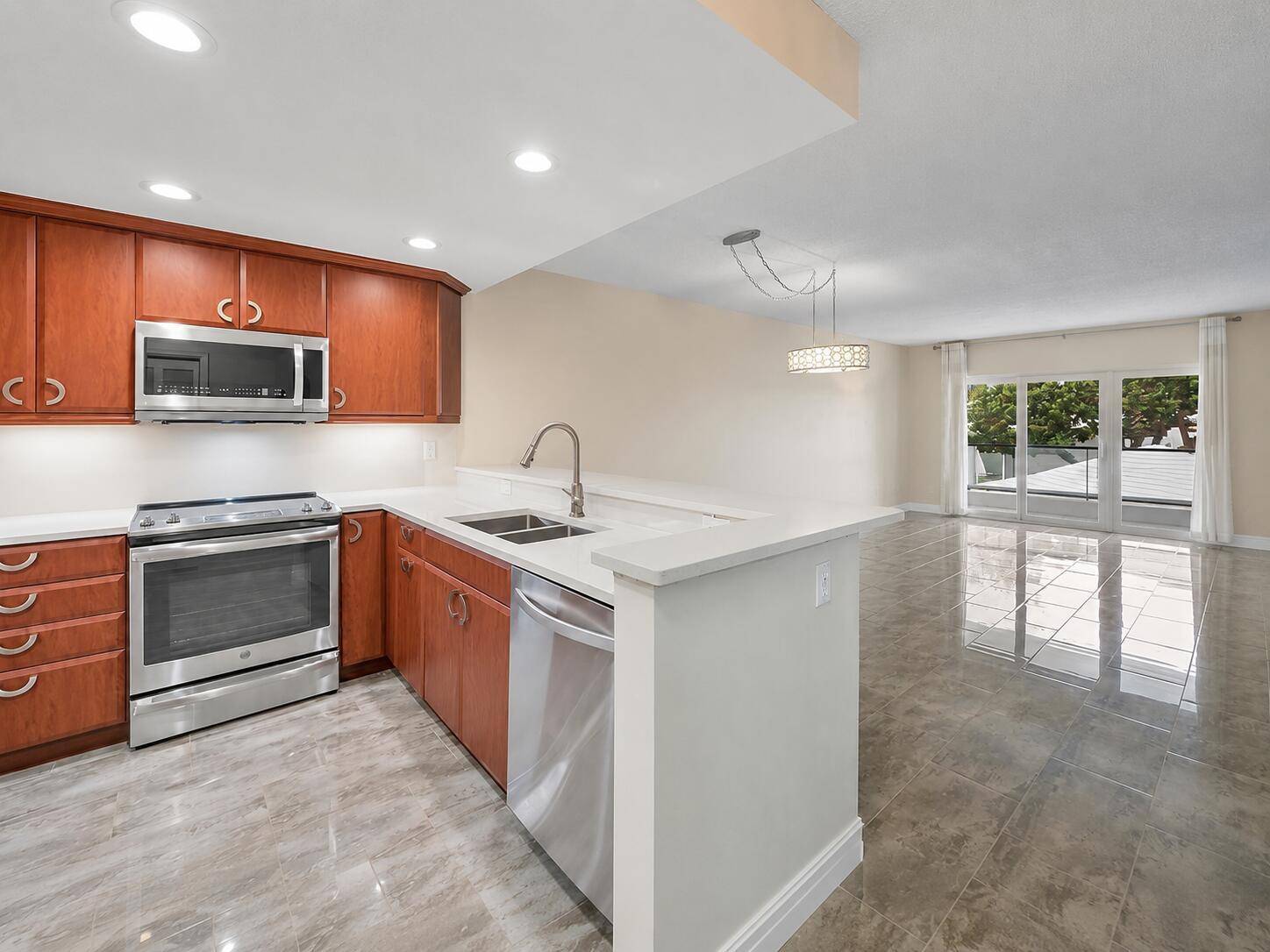1500 S OceanLauderdale By The Sea - Leisure Towers condo unit 207 - picture