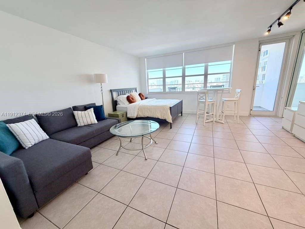 100 Lincoln RdMiami Beach - THE DECOPLAGE CONDO condo unit 1220 - picture
