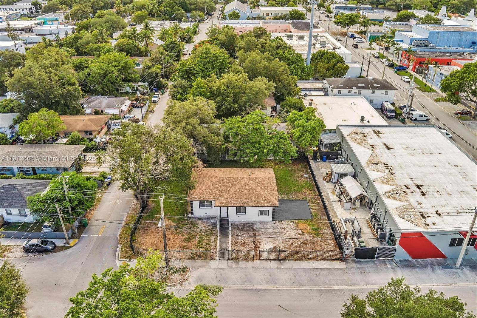 5850 NE 3rd AveMiami - picture