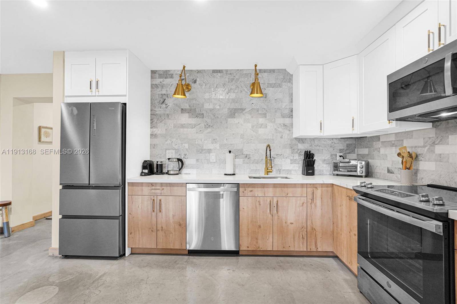 1012 NE 2nd StreetHallandale Beach - picture
