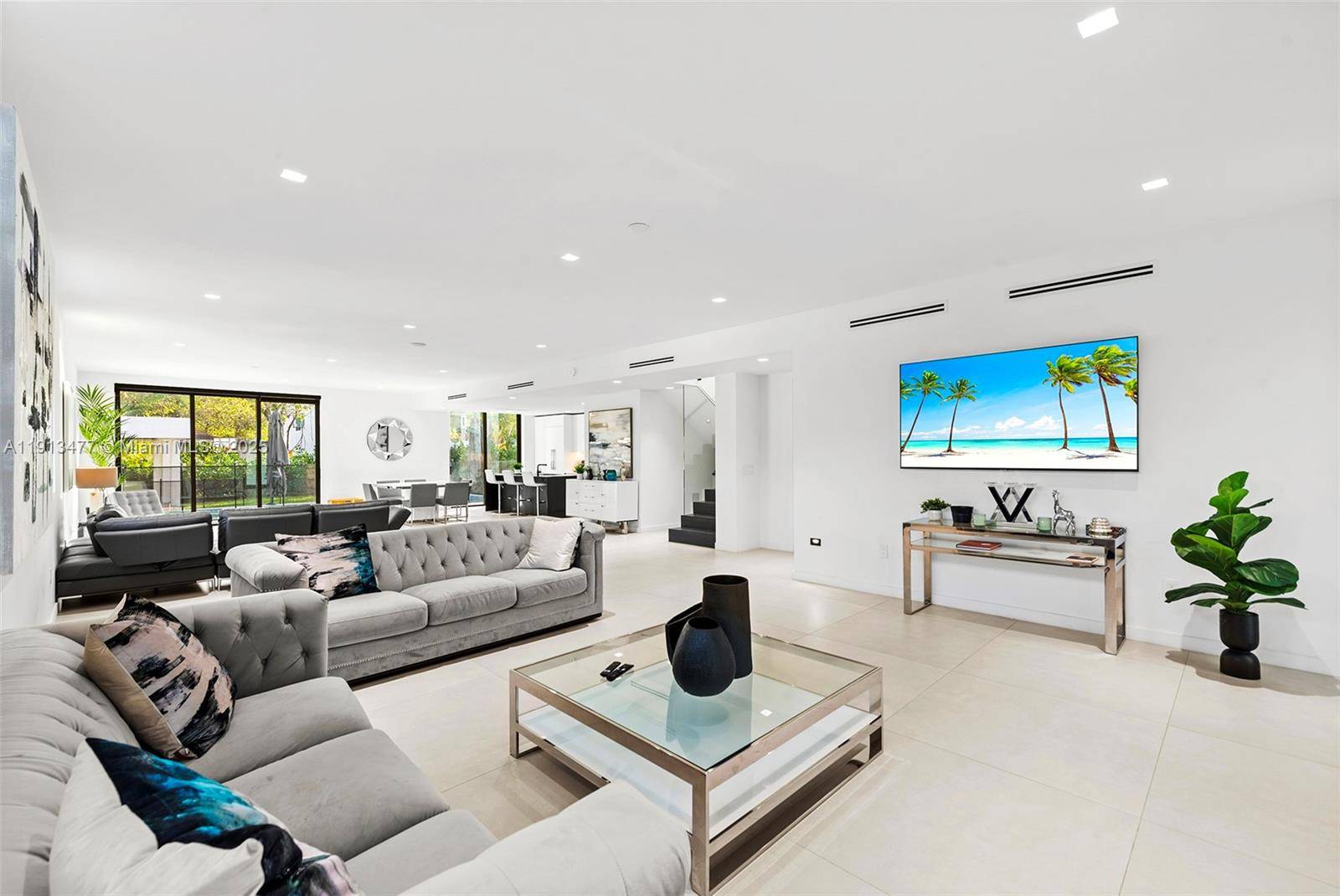 2572 NE 182nd TerNorth Miami Beach - picture