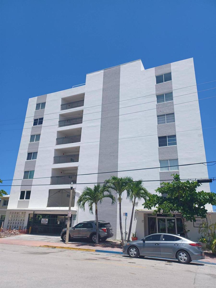 8001 N CrespiMiami Beach - DOMINO ONE CONDO condo unit 2c - picture