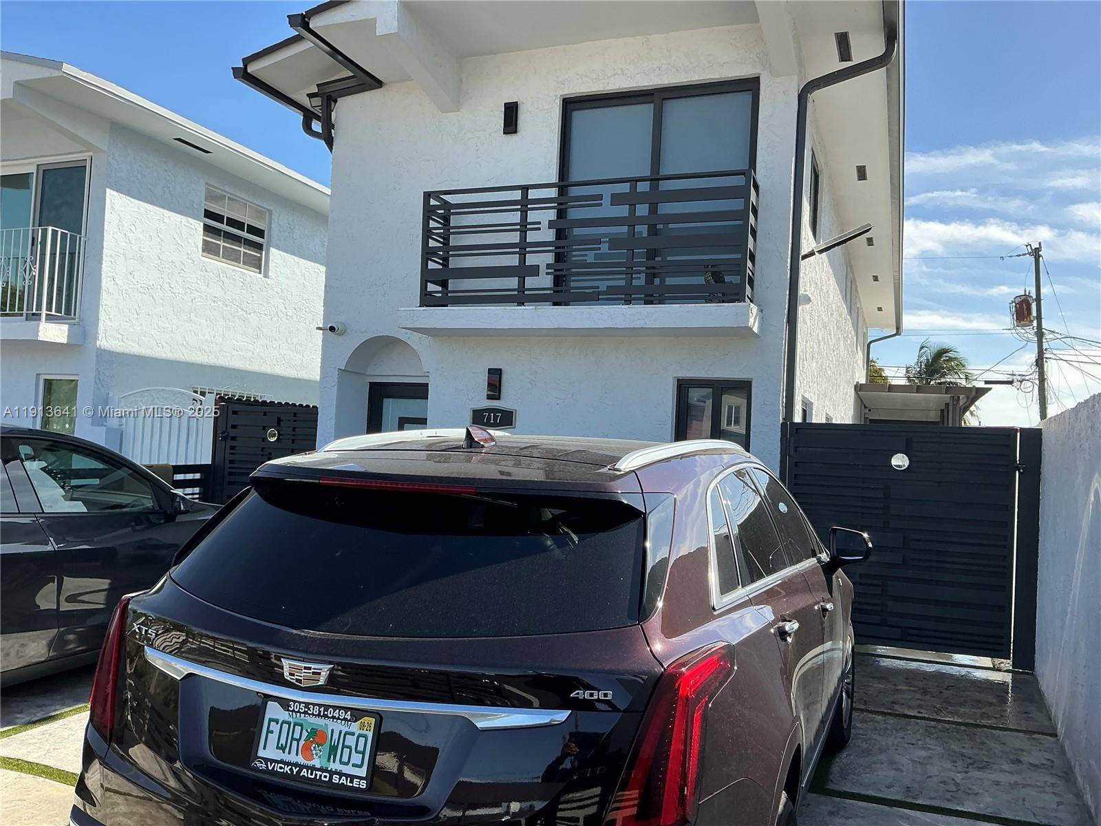 717 Tamiami Canal RdMiami - picture