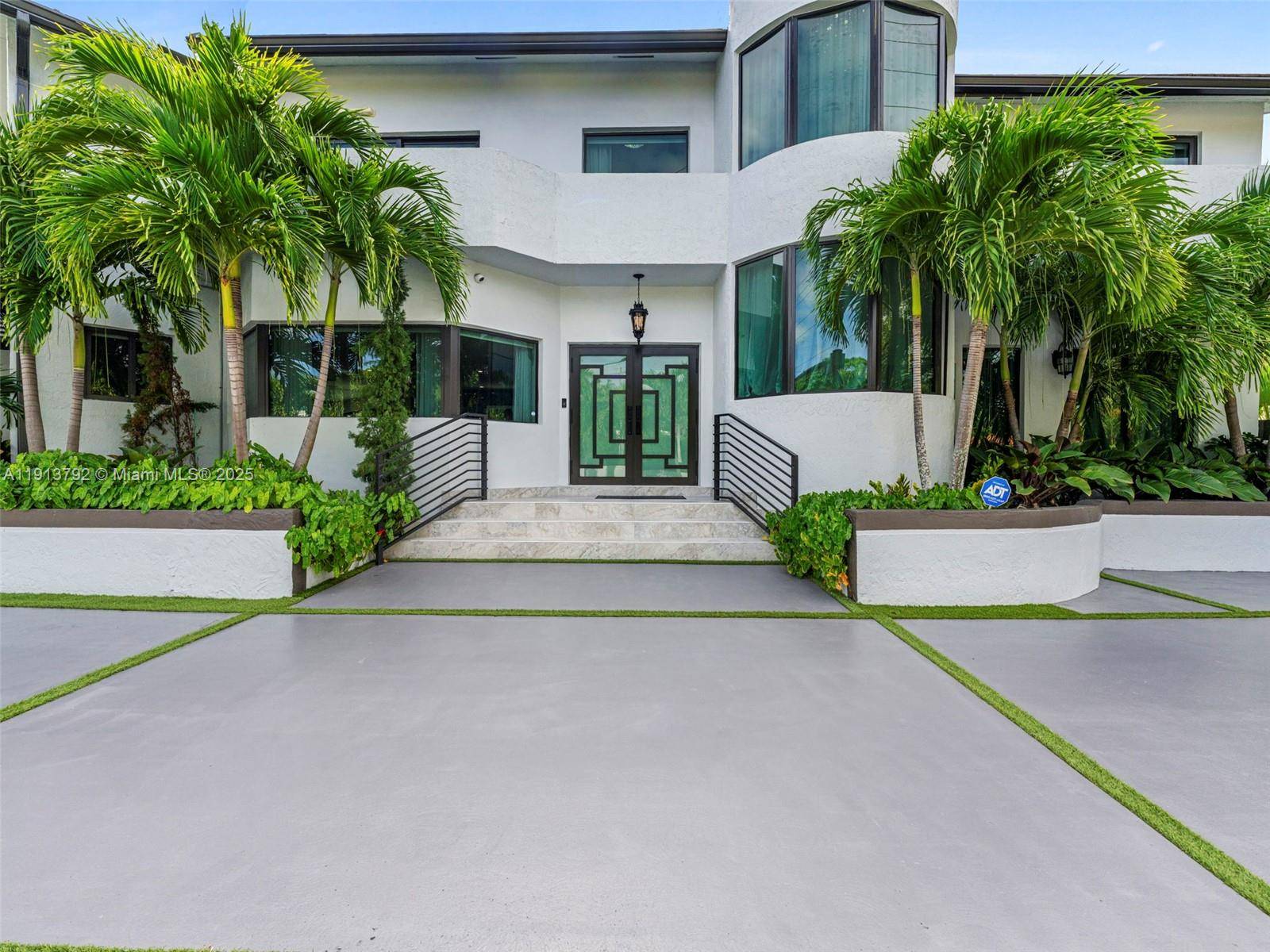 6180 Pine Tree DrMiami Beach - picture