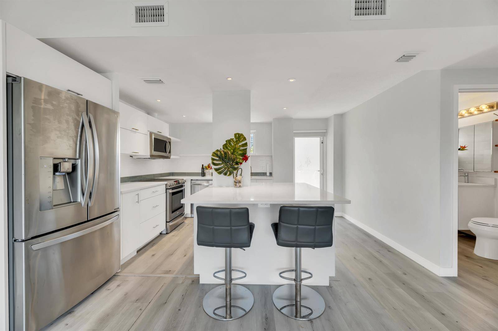 2840 N OceanFort Lauderdale - Sea Tower condo unit 308 - picture