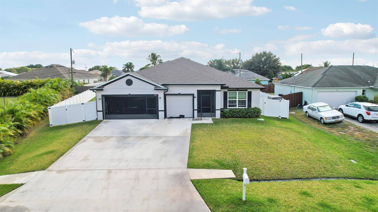 684 SW JadaPort St. Lucie - picture