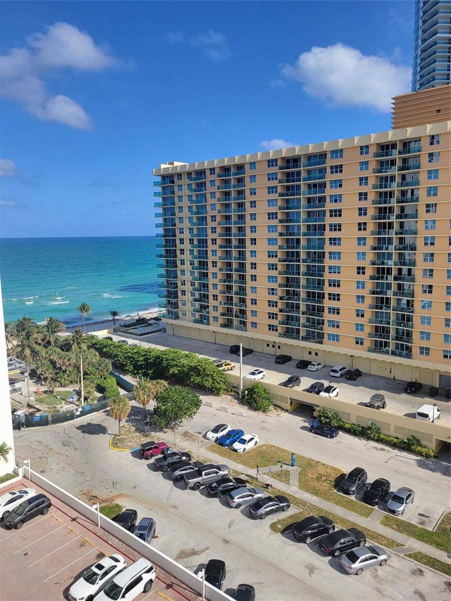 2401 S OceanHollywood - QUADOMAIN condo unit 1108 - picture