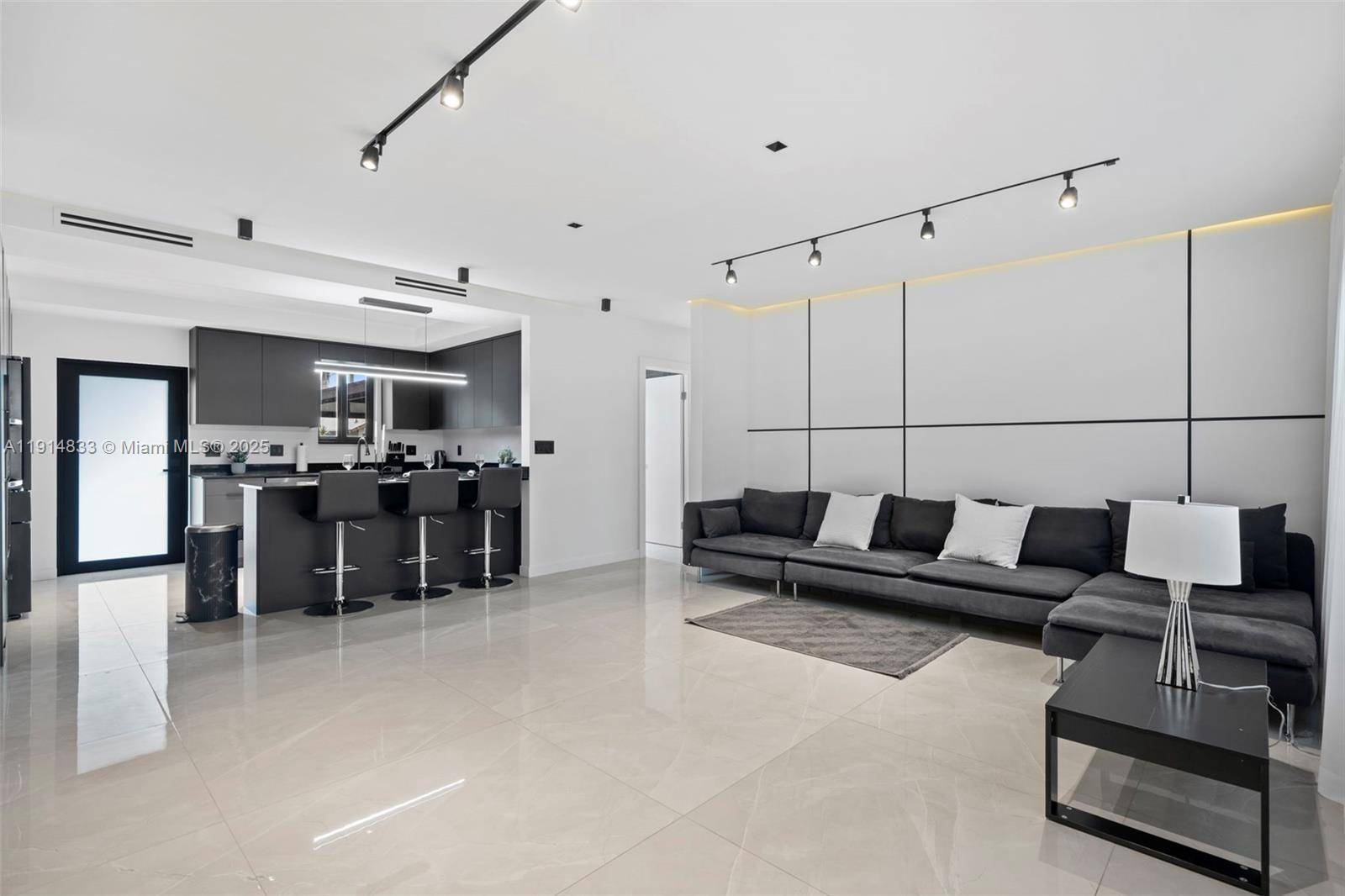 1101 N 14th AveHollywood - picture