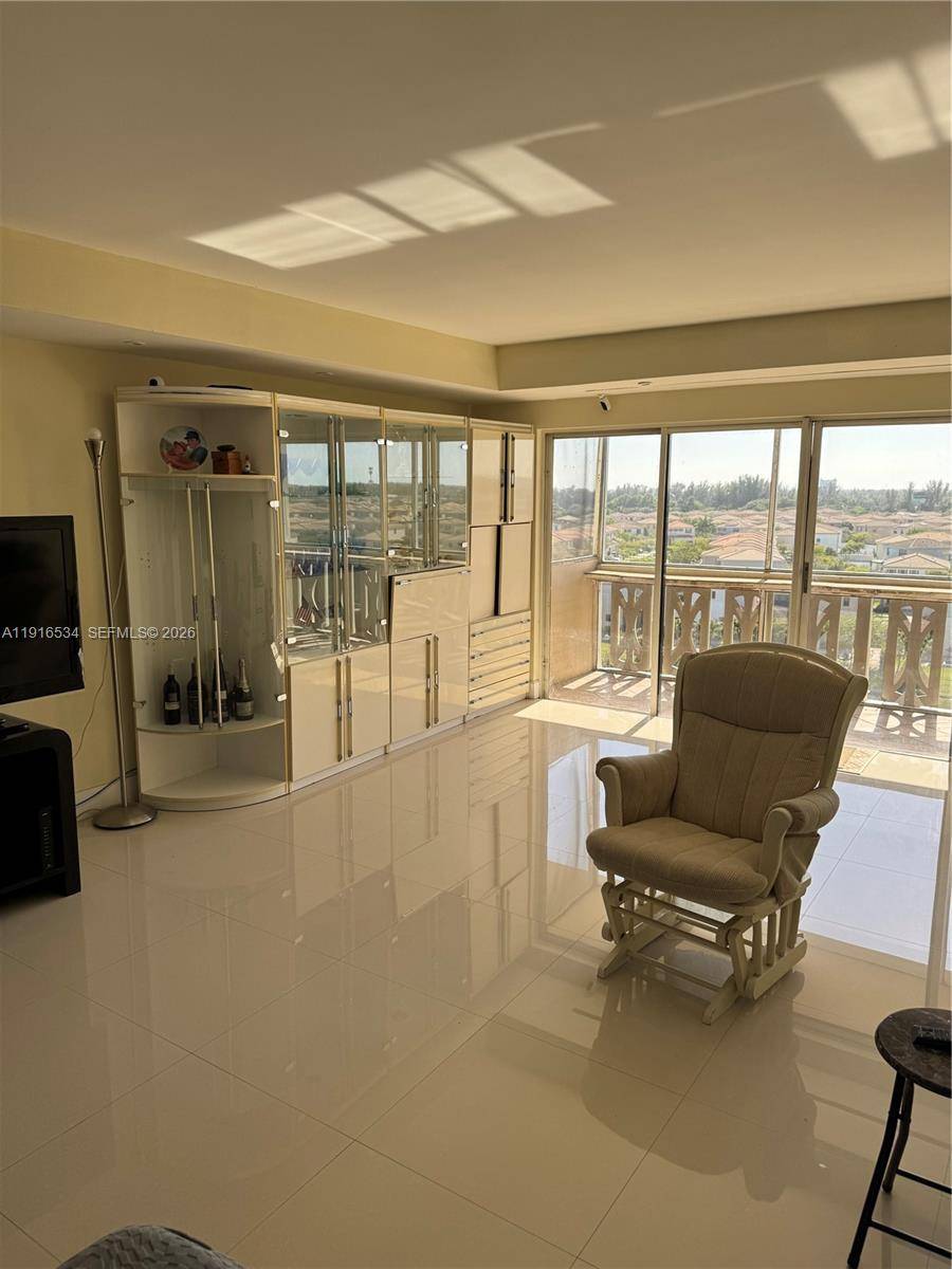 800 NE 195th StMiami - CANONGATE CONDO NO ONE condo unit 714 - picture