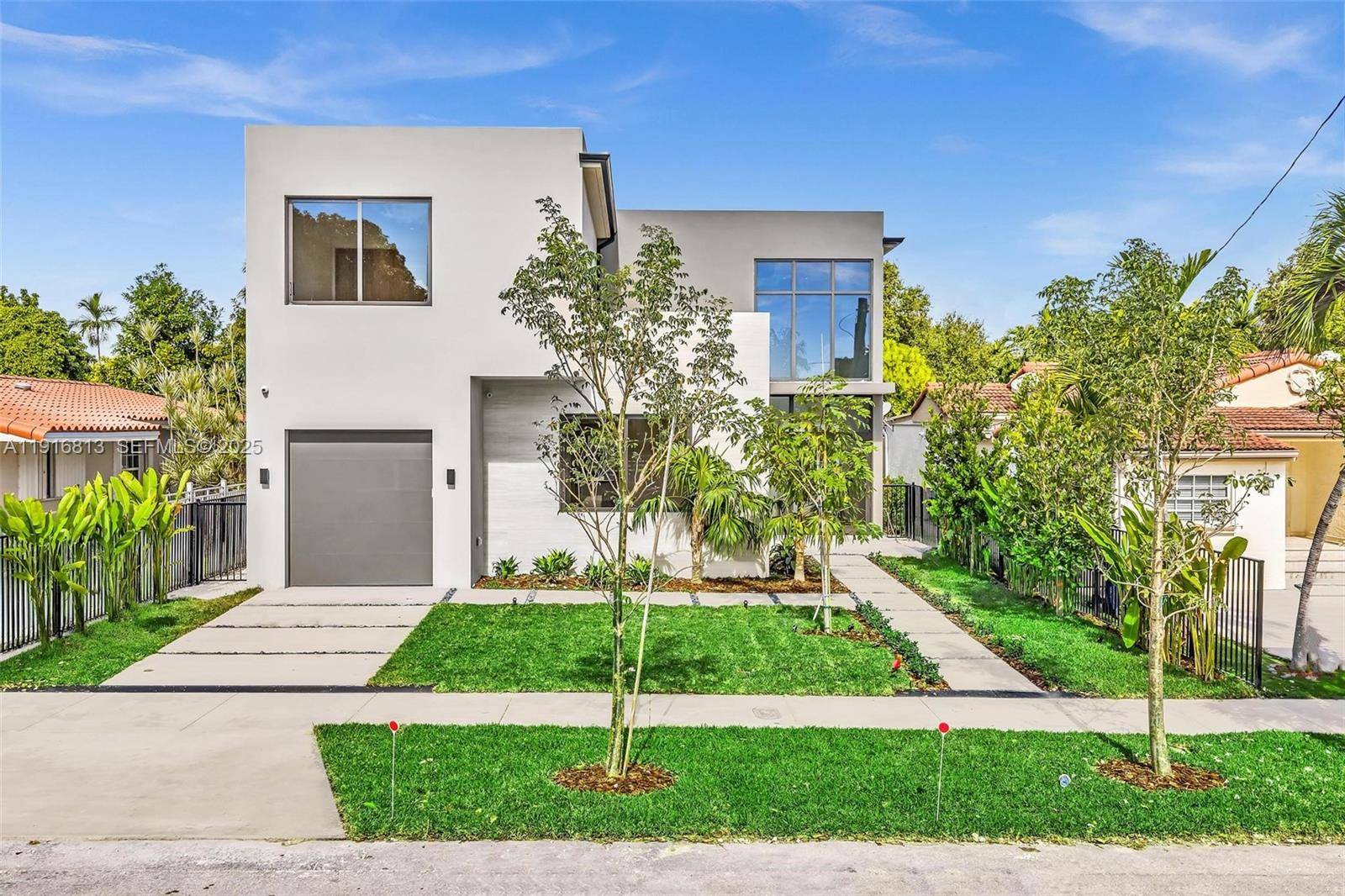 2175 SW 25th StMiami - picture