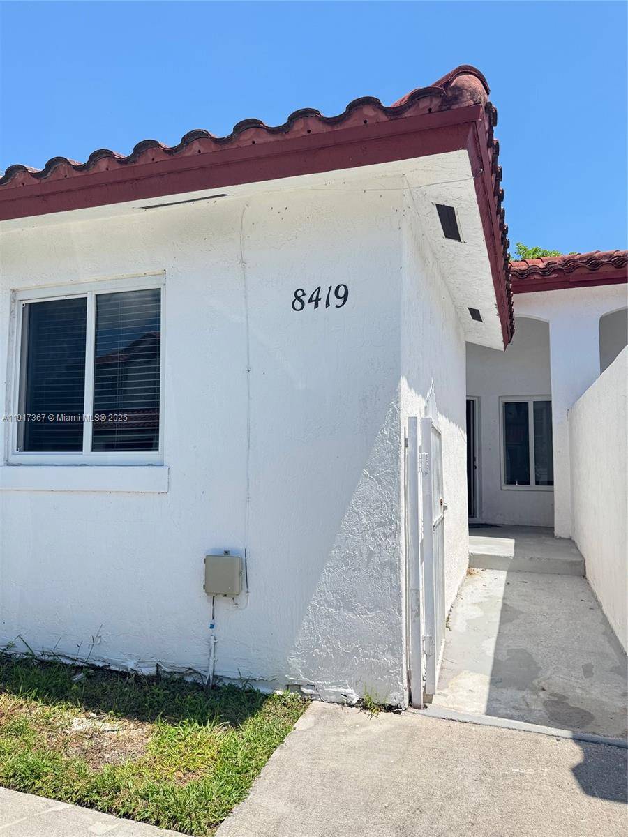 8419 SW 209th StCutler Bay - picture