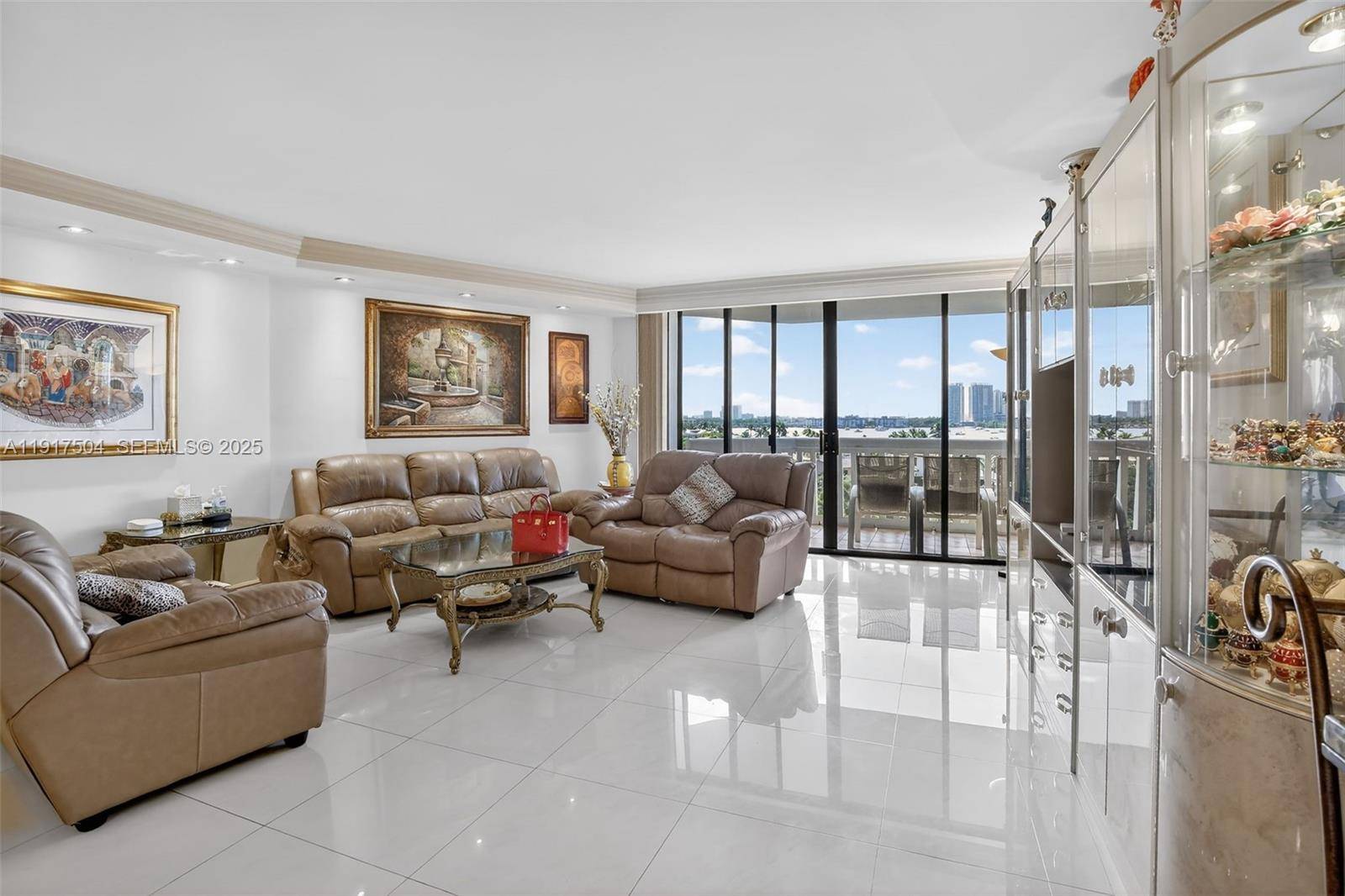 1000 Island BlvdAventura - 1000 ISL BLVD WILLIAMS IS condo unit 602 - picture