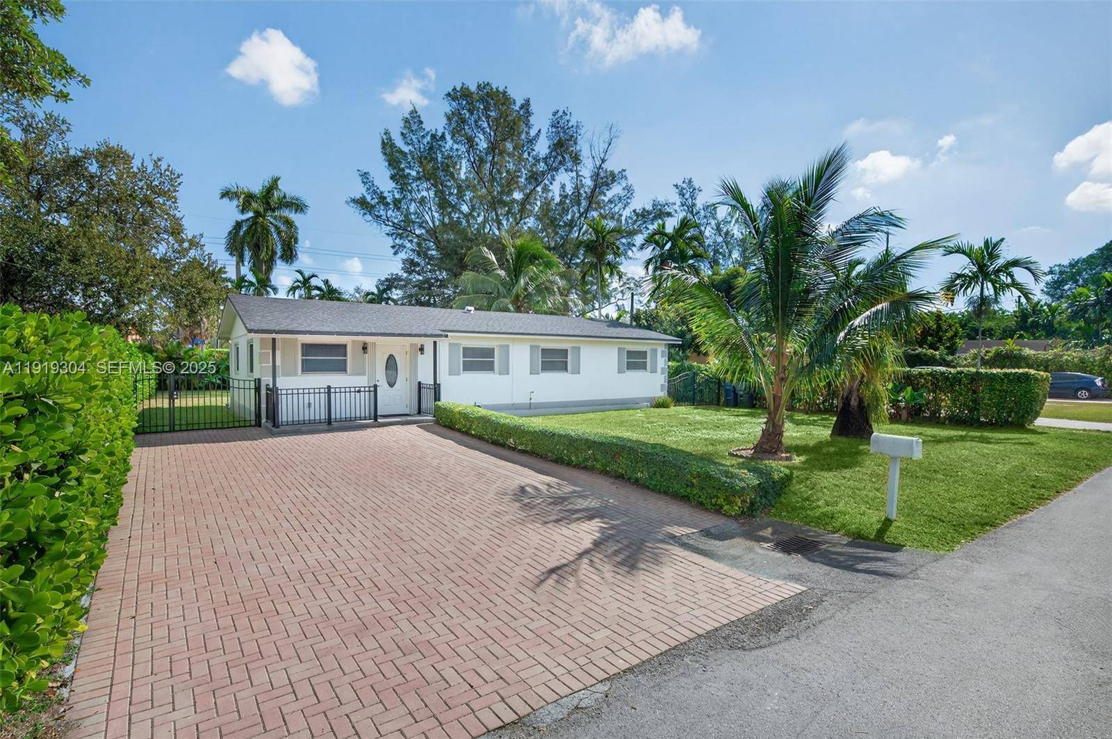 6255 SW 62nd CtSouth Miami - picture