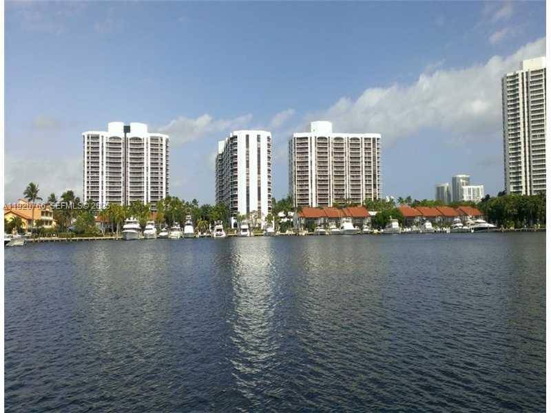 3600 Yacht Club DrAventura - HARBOR TWS AT THE WATERWA condo unit 1204 - picture