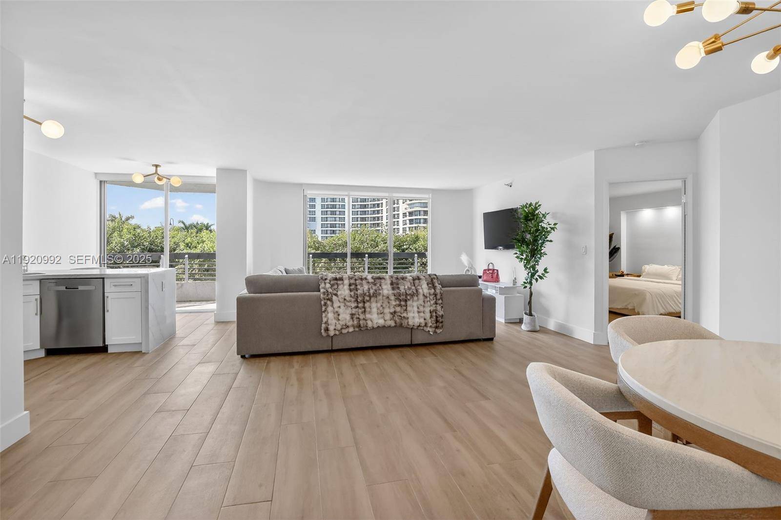 19101 NE Mystic Pointe DrAventura - Condo 5+ Stories,Condo condo unit 402 - picture