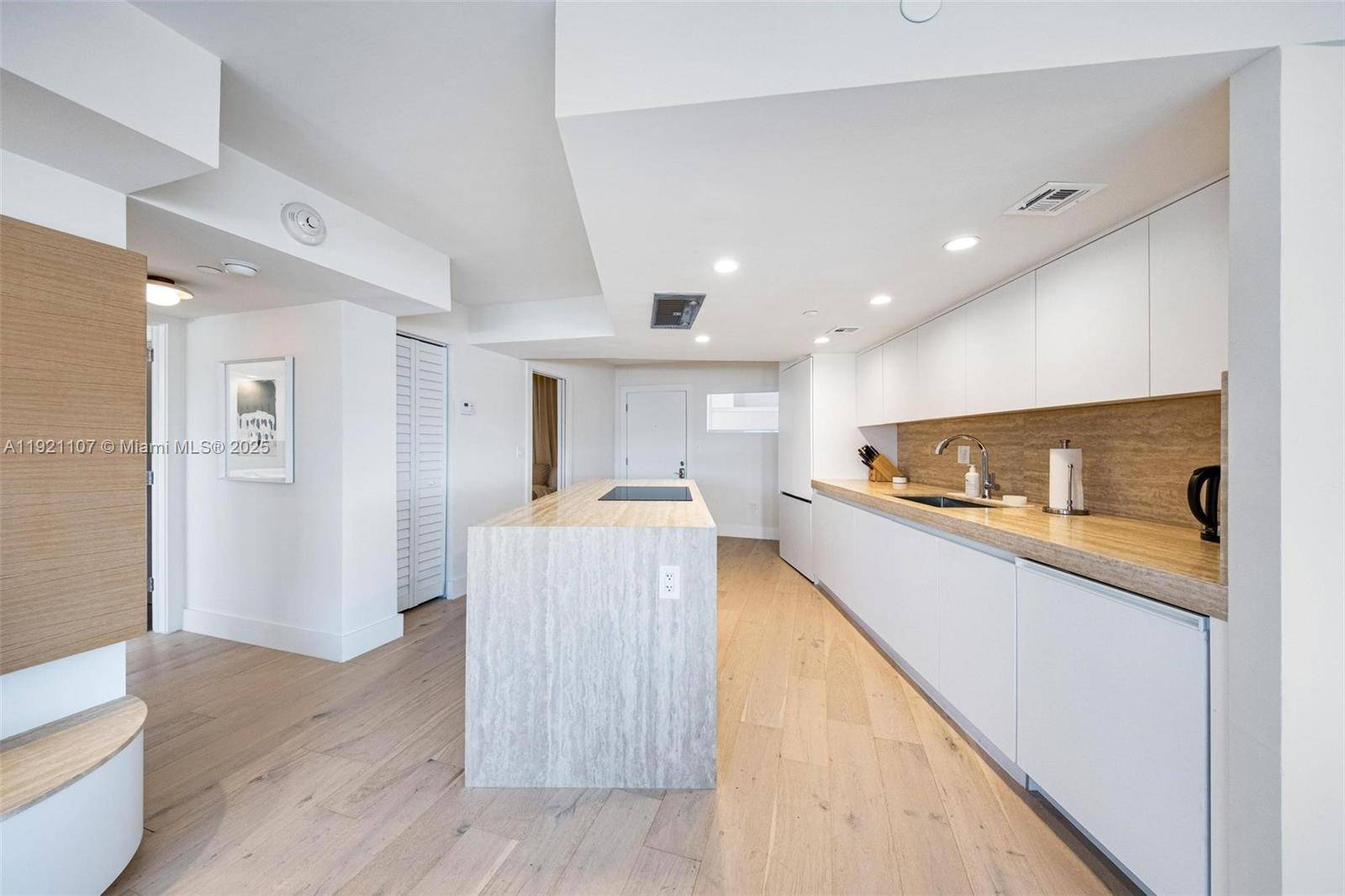 1881 Washington AveMiami Beach - Condo/Co-Op/Seasonal,Condo condo unit 14F - picture