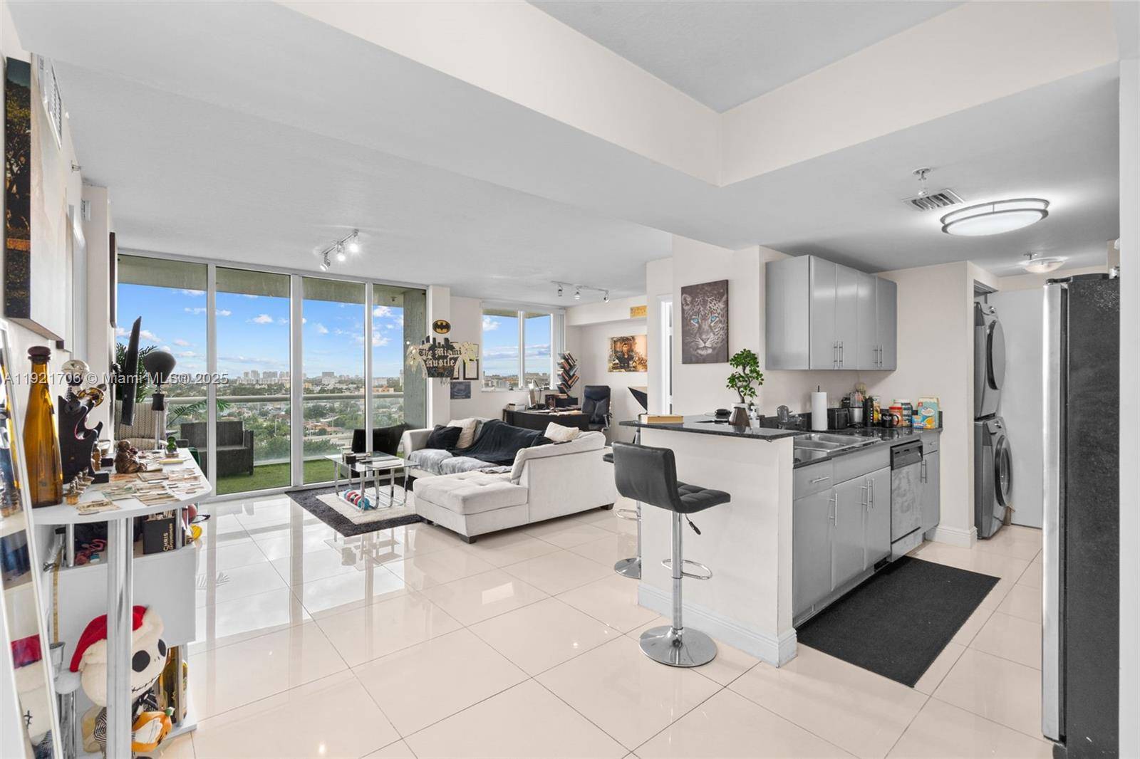 1871 NW S River DrMiami - TERRAZAS RIVERPARK VILLAG condo unit 1402 - picture