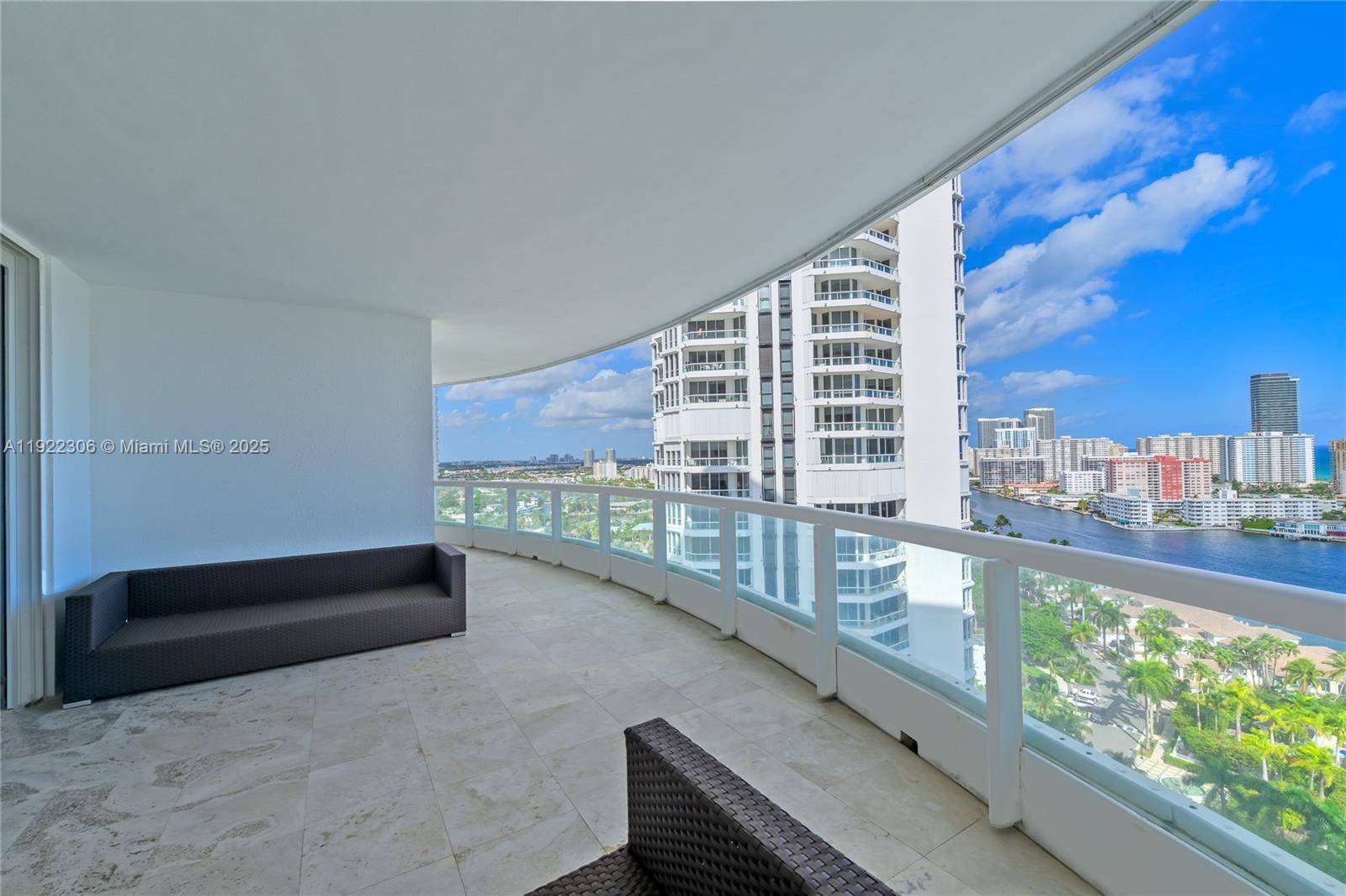 21050 Point PlAventura - ATLANTIC III AT THE POINT condo unit 2001 - picture
