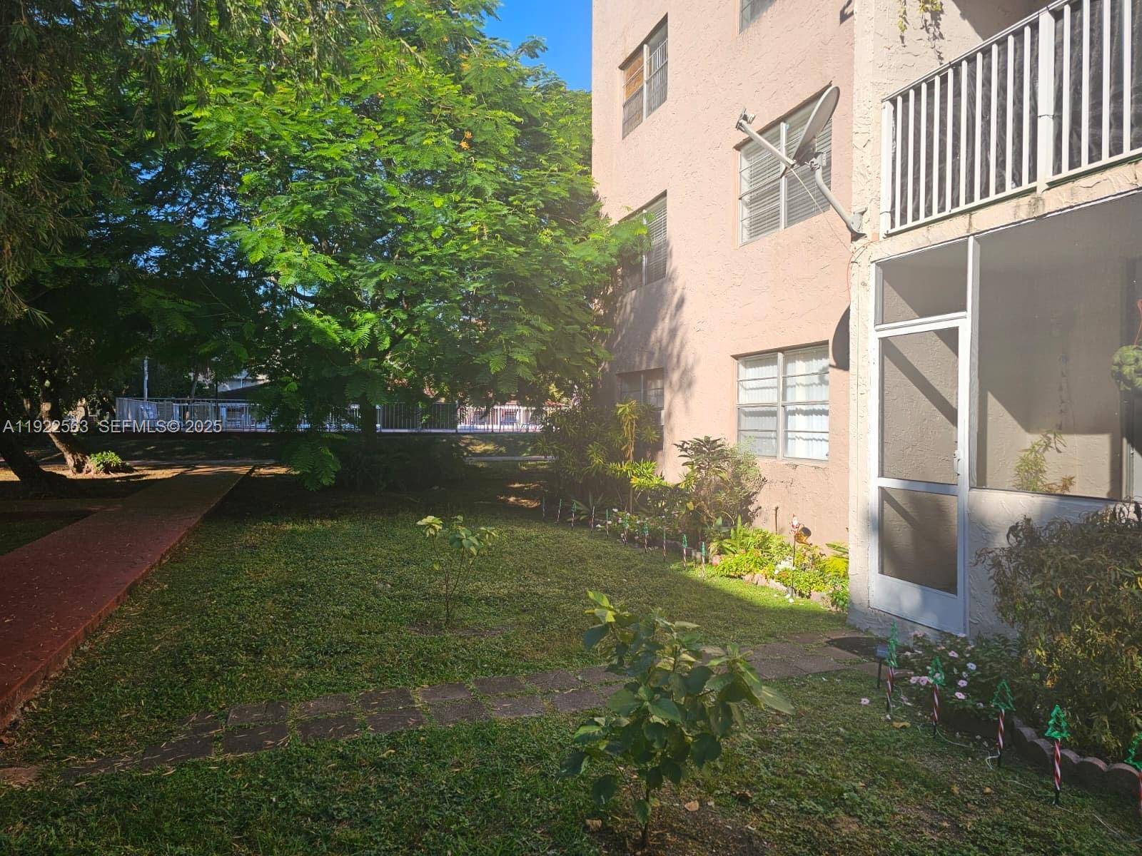 8411 NW 8th StMiami - Condo 5+ Stories,Condo condo unit 111 - picture