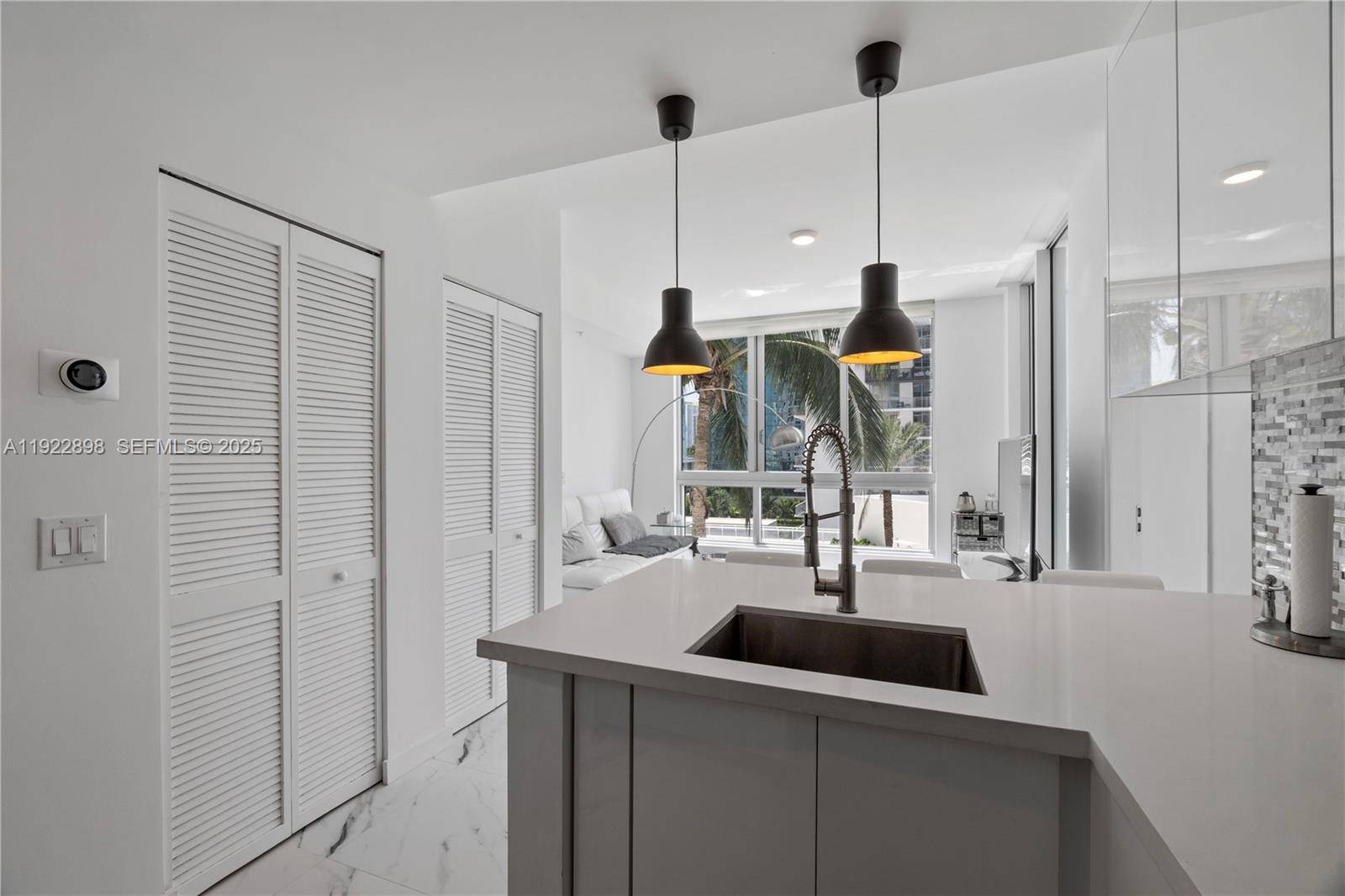 300 S Biscayne BlvdMiami - Condo/Co-Op/Annual,Condo condo unit T-1411 - picture