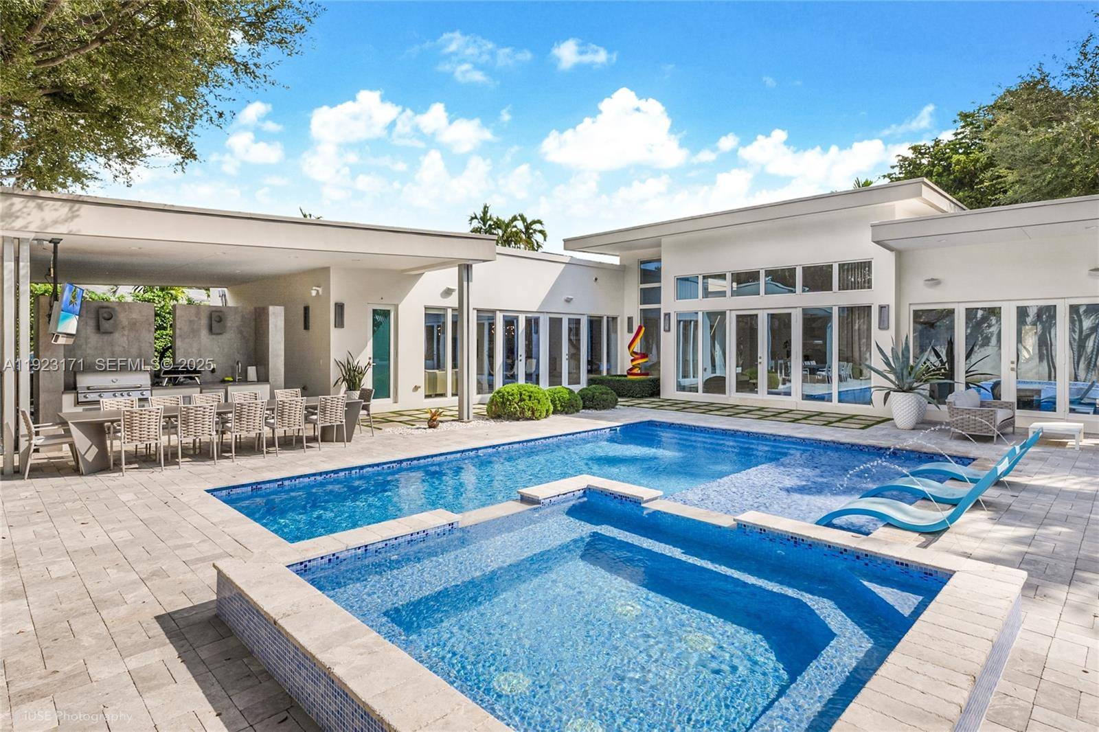 137 W Shore Dr WMiami - picture