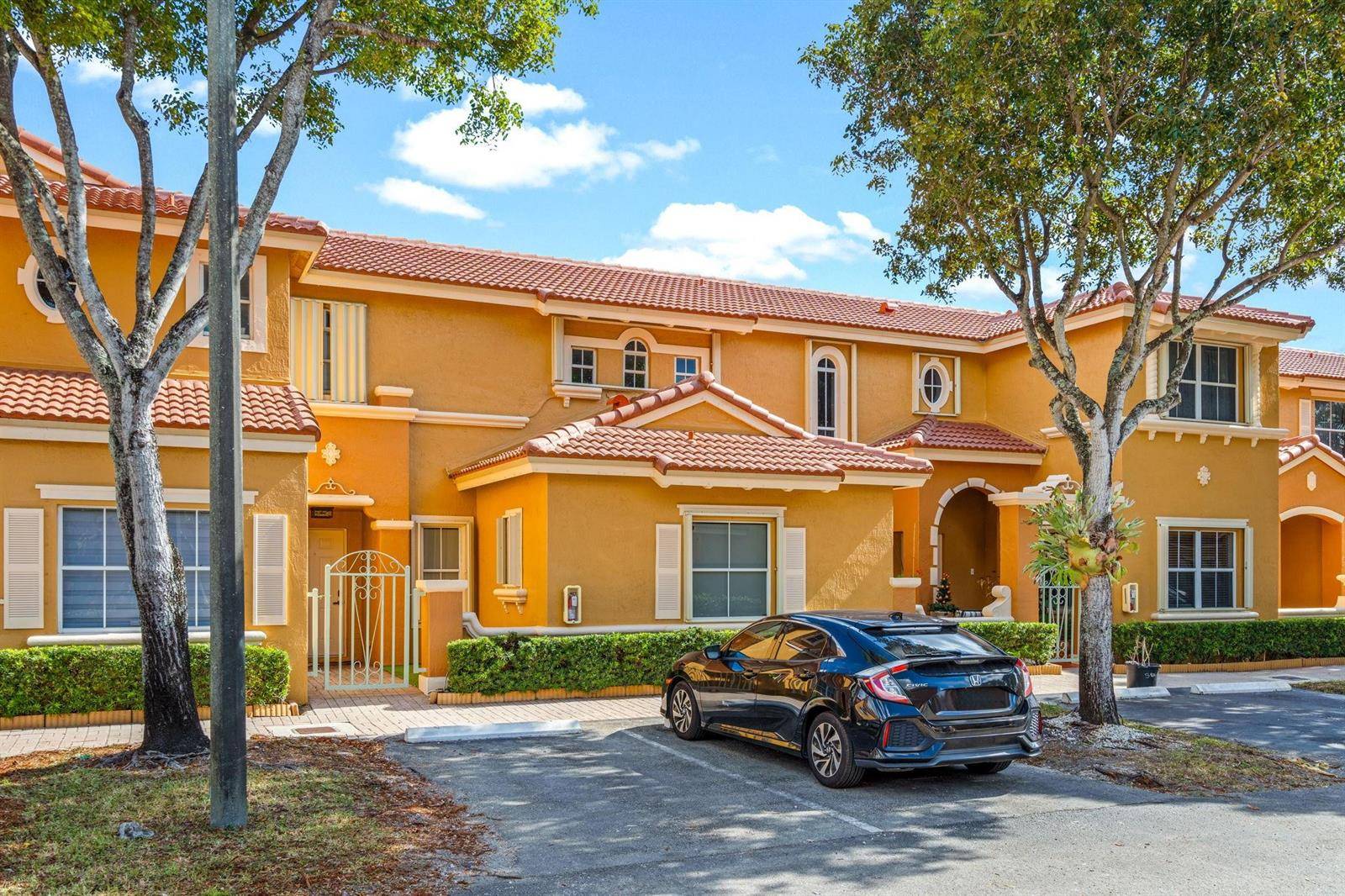 8520 NW 139thMiami Lakes - Villa Vizcaya condo unit 1602 - picture