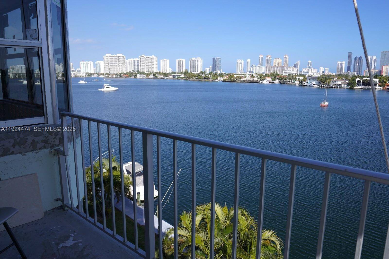 16570 NE 26th AveNorth Miami Beach - Co-Op 5+ Stories,Condo condo unit 5G BOAT SLIP INCLUDED - picture