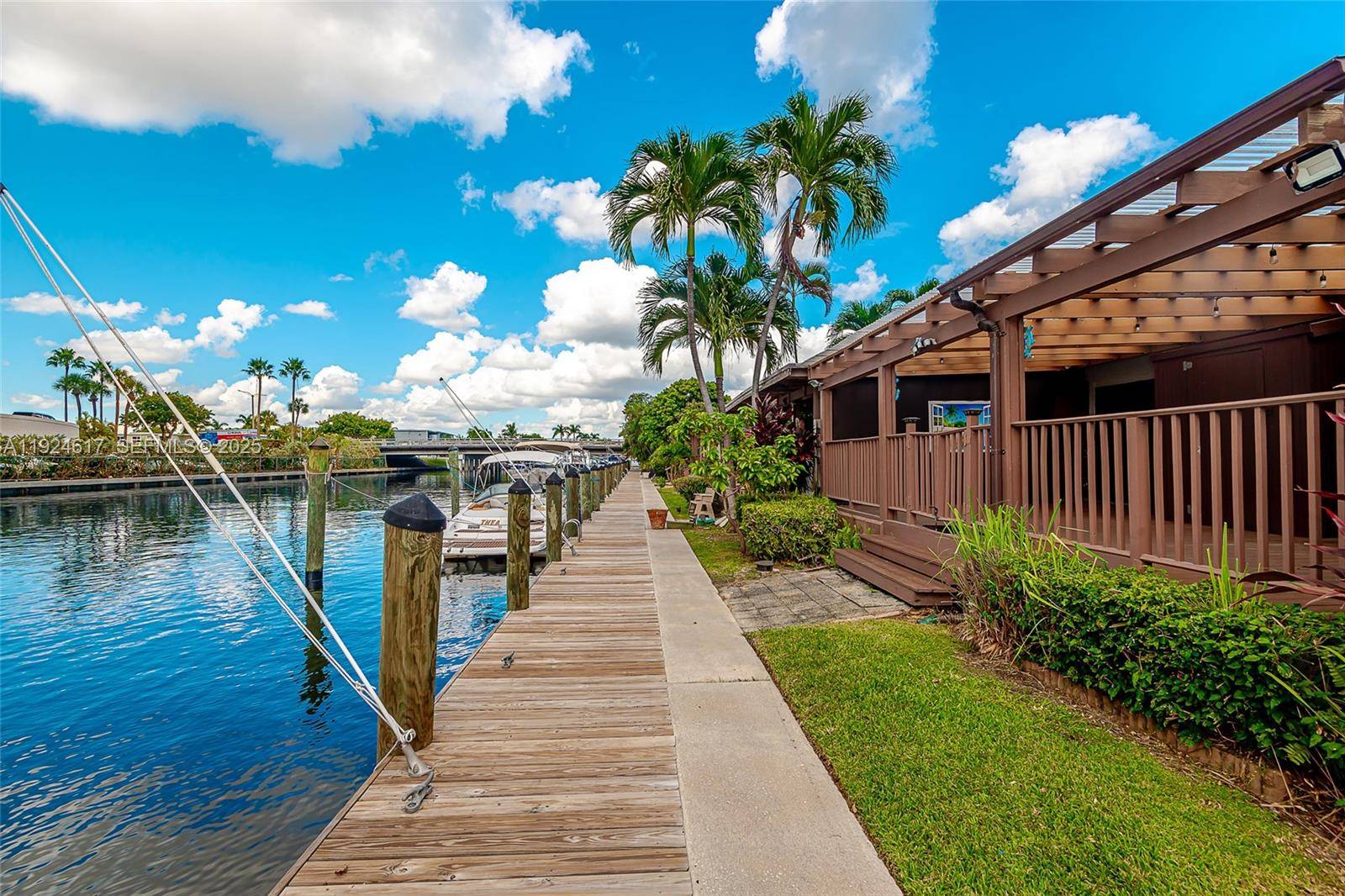 2621 S Parkview DrHallandale Beach - picture