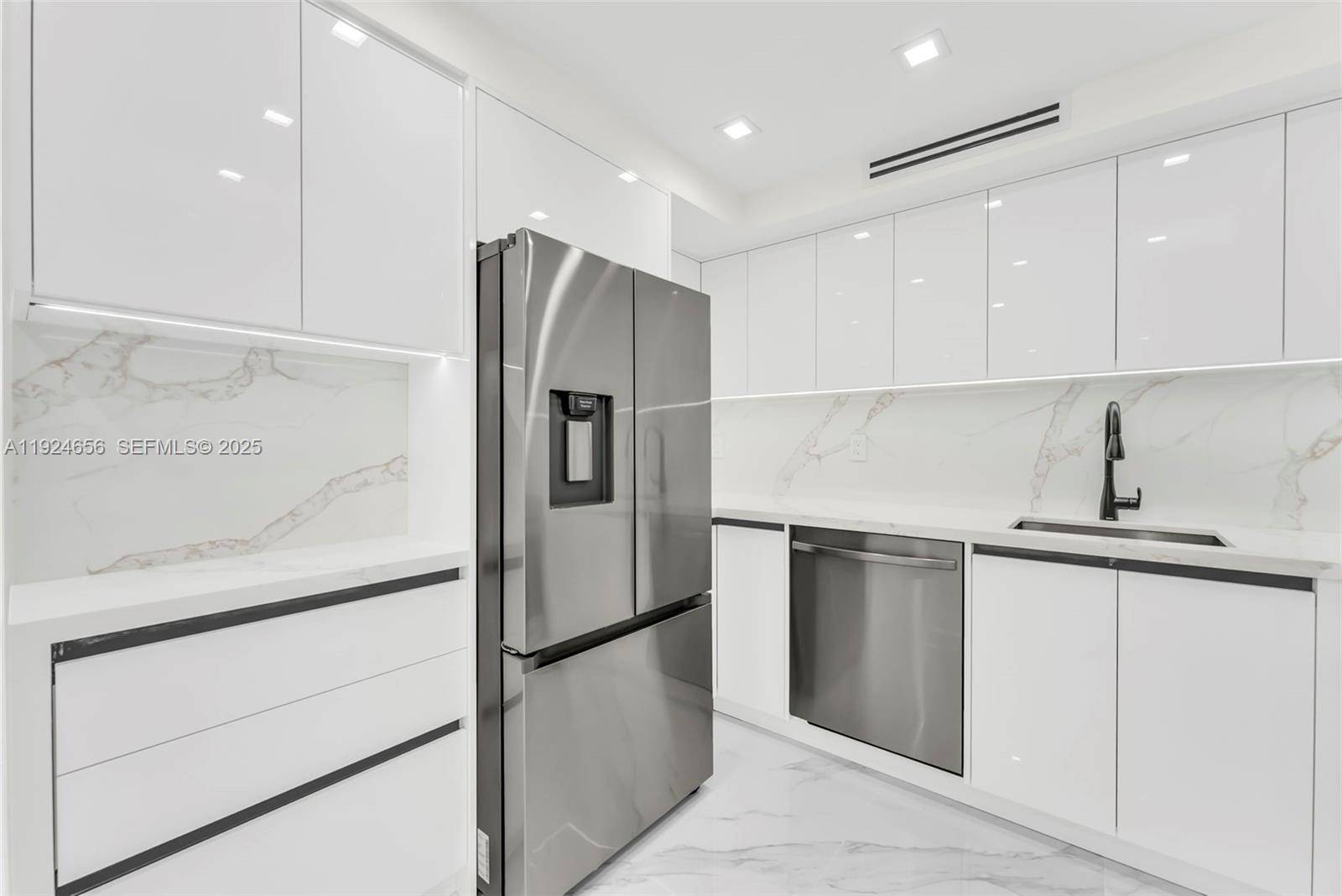 251 174th StSunny Isles Beach - Condo 5+ Stories,Condo condo unit 1414 - picture