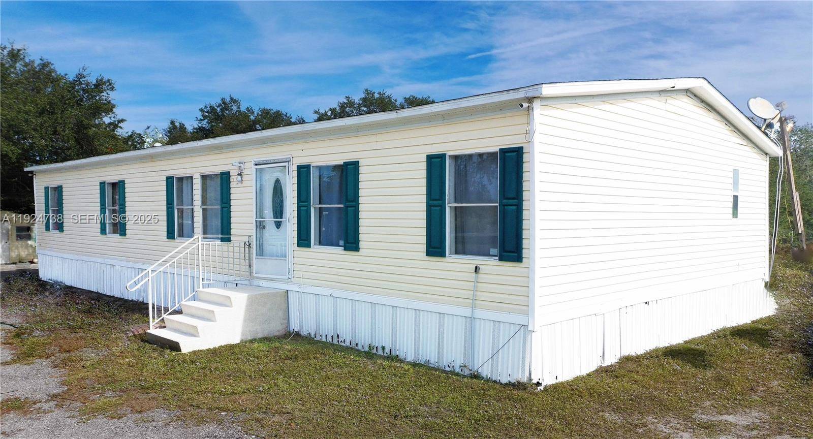 225 N Estribo STClewiston - picture