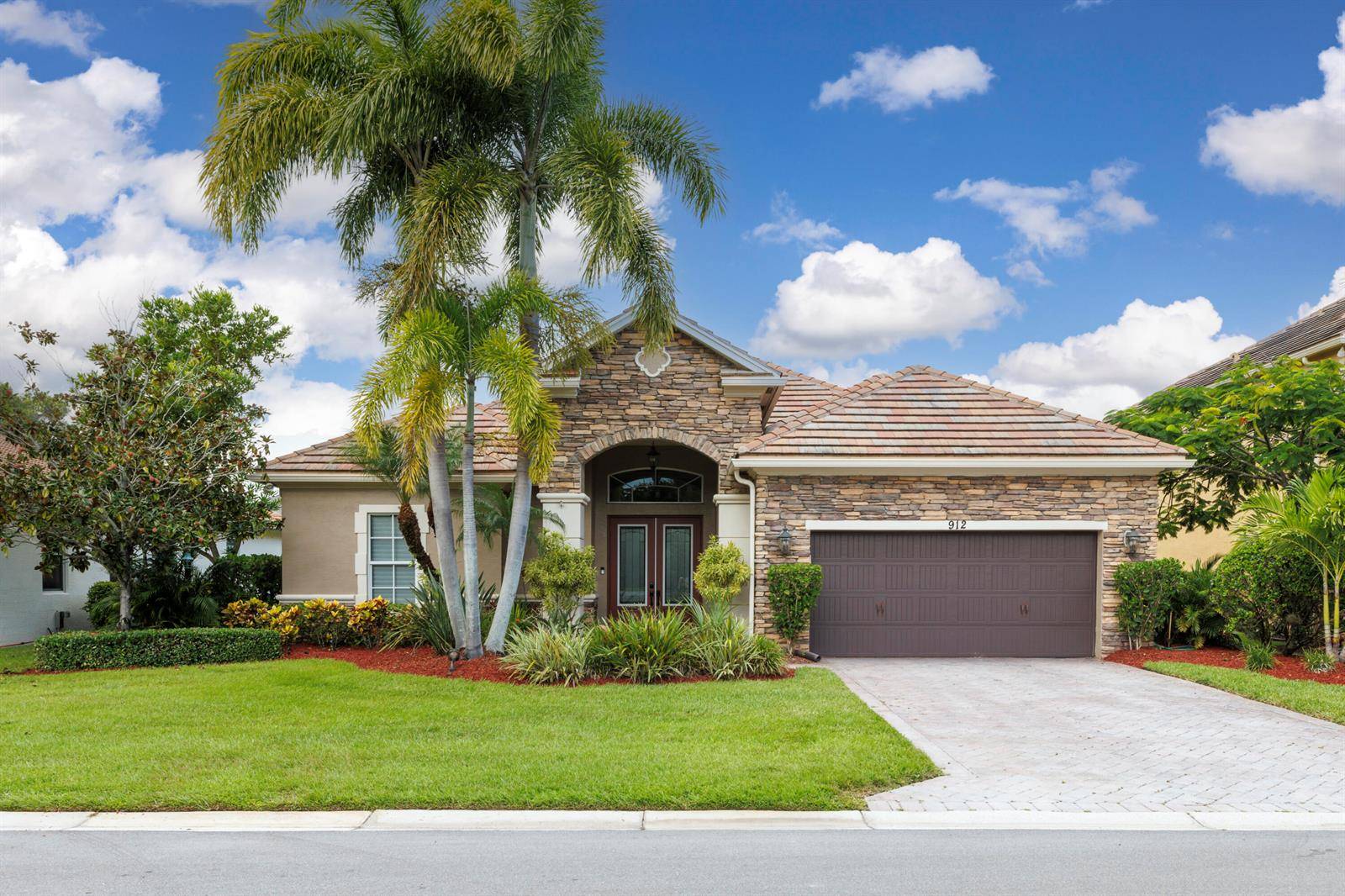 912 SW SunPalm City - picture