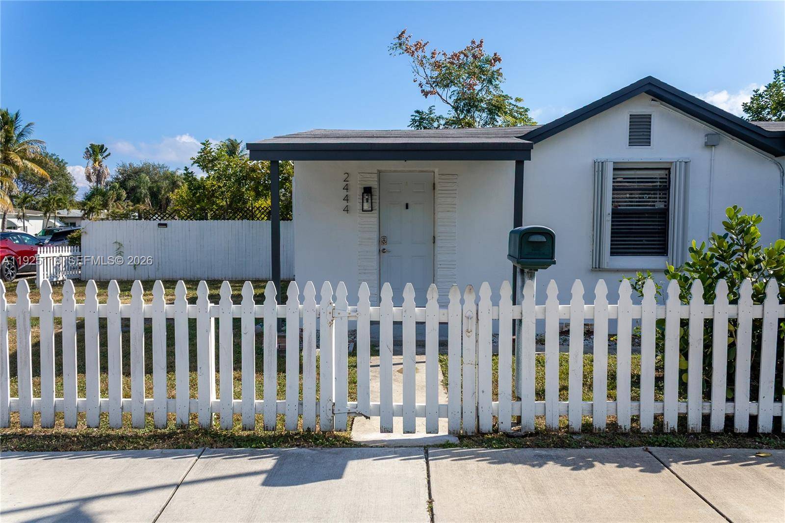 2444 Roosevelt StHollywood - picture