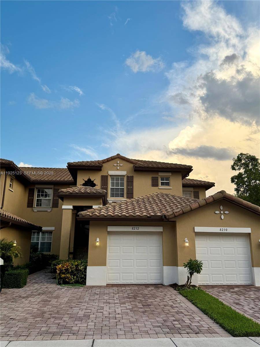 8232 NW 128th LnParkland - Townhouse condo unit 39-F - picture