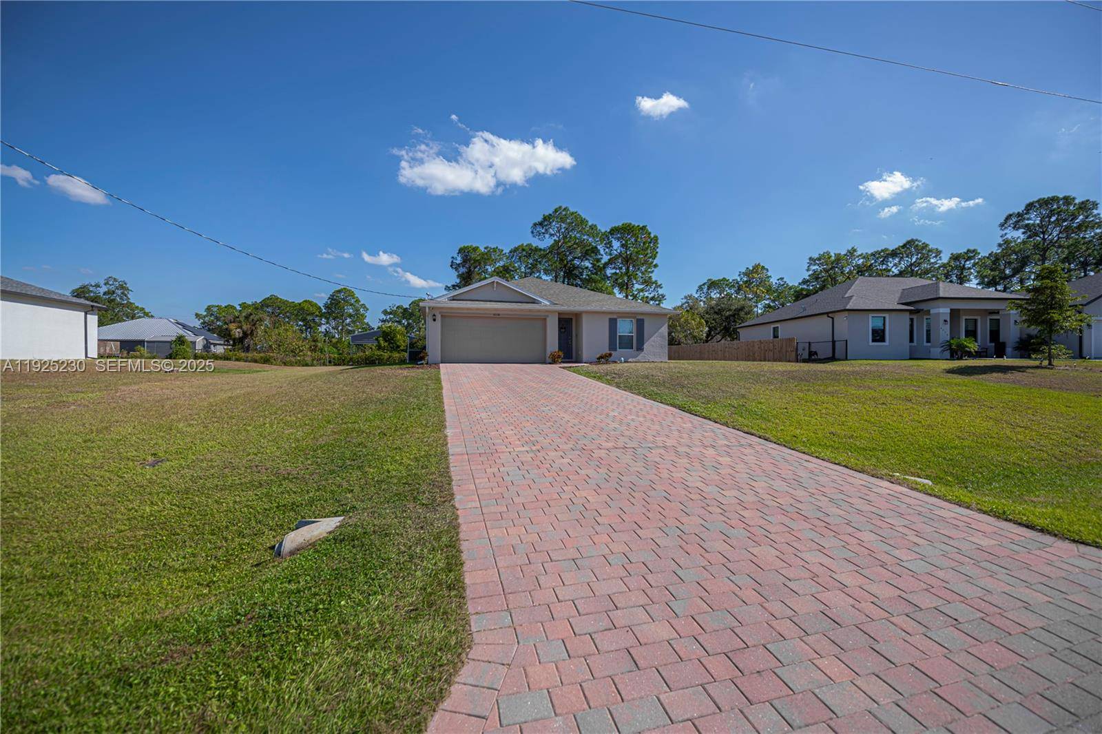 6058 S Moss CircleLa Belle - picture