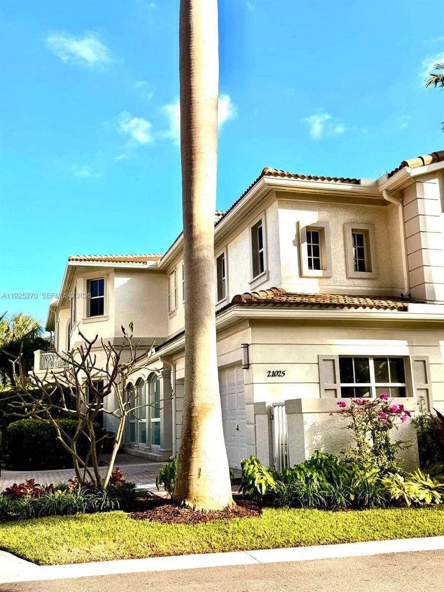 21025 NE 38th AveAventura - Townhouse/Villa-Annual,Townhouse condo unit 81 - picture