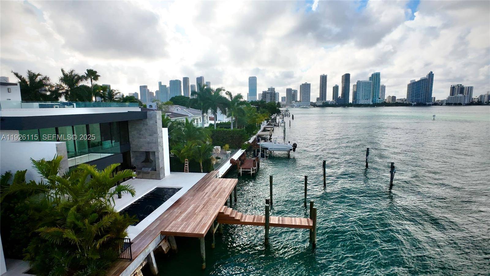 1041 N Venetian DrMiami - picture