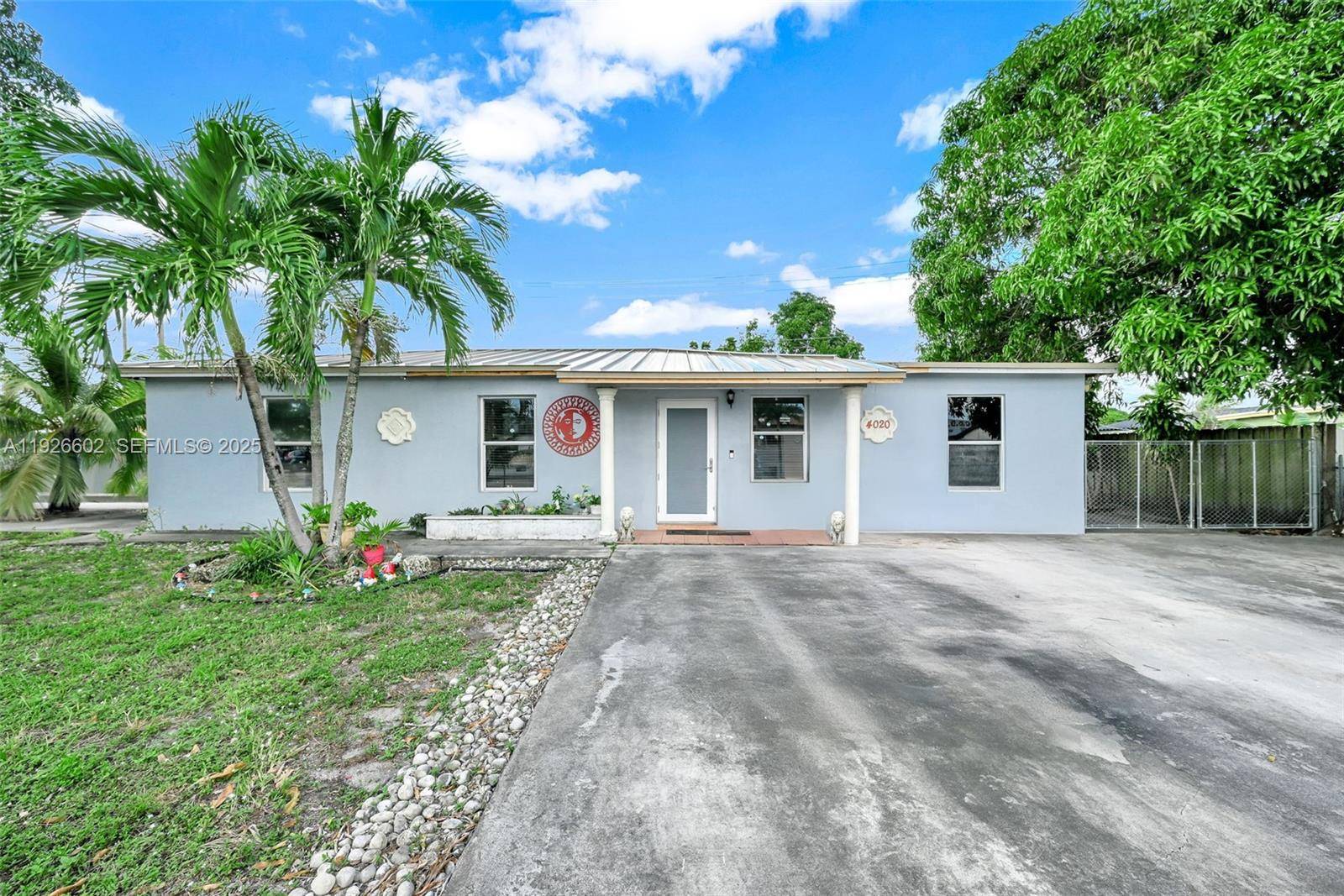 4020 E 10th AveHialeah - picture
