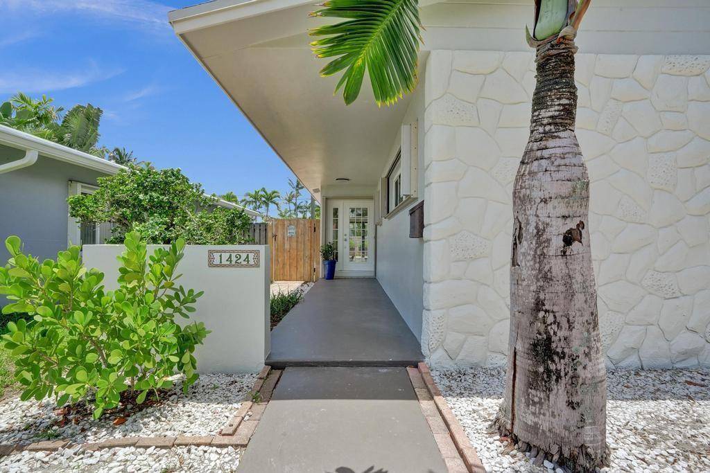 1424 AdamsHollywood - picture