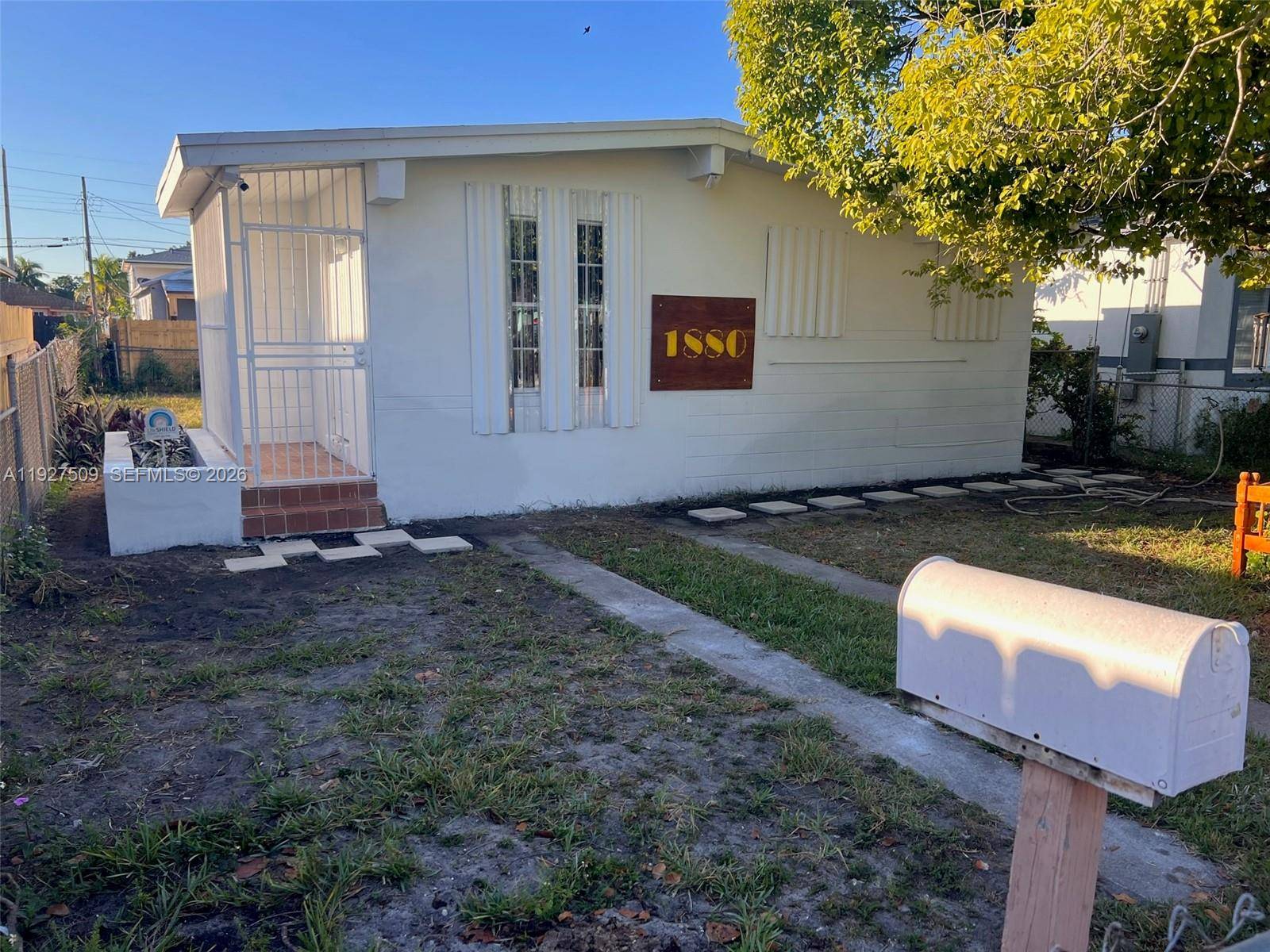 1880 NW 68th TerMiami - picture