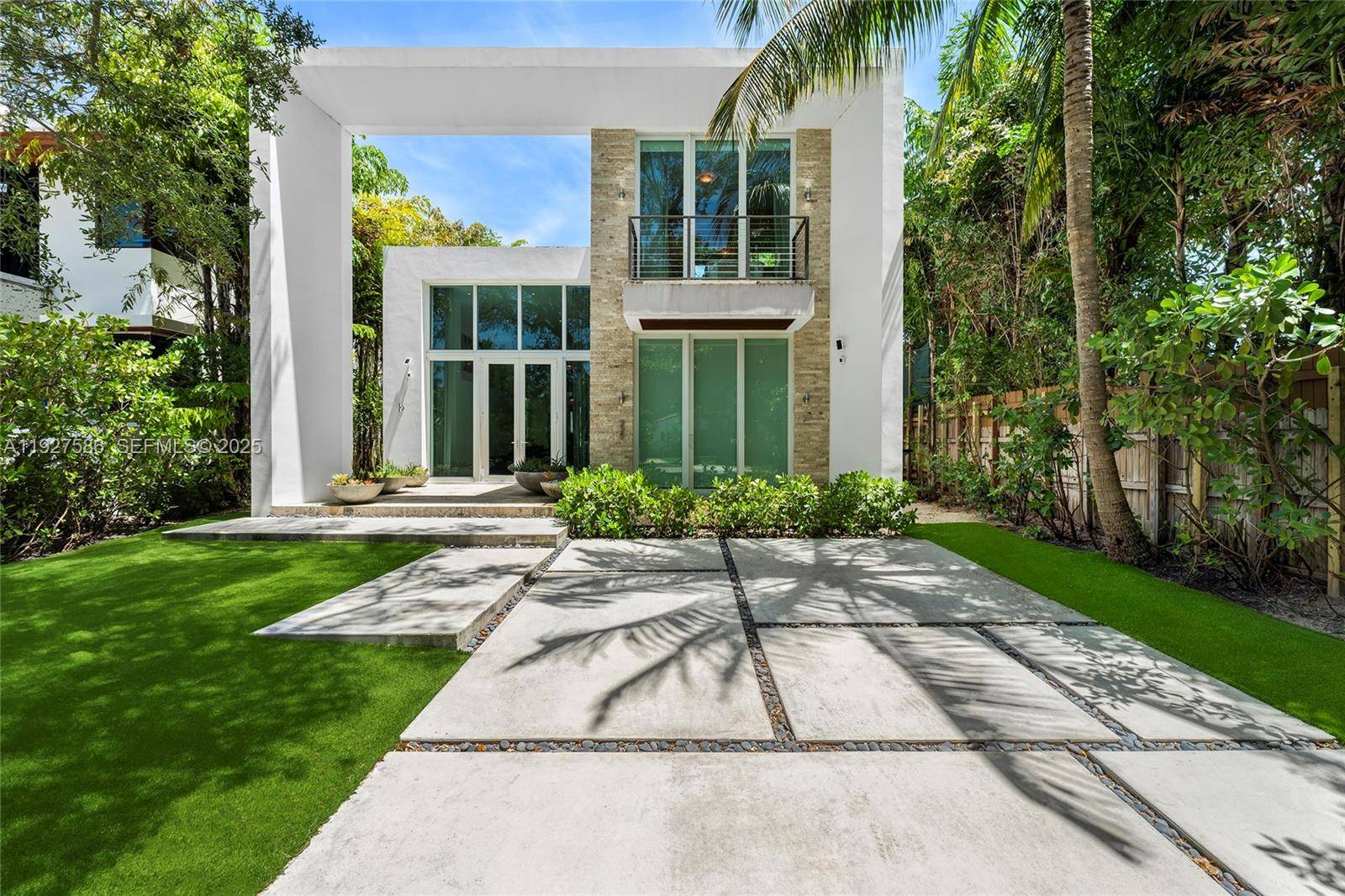335 W 46th StMiami Beach - picture
